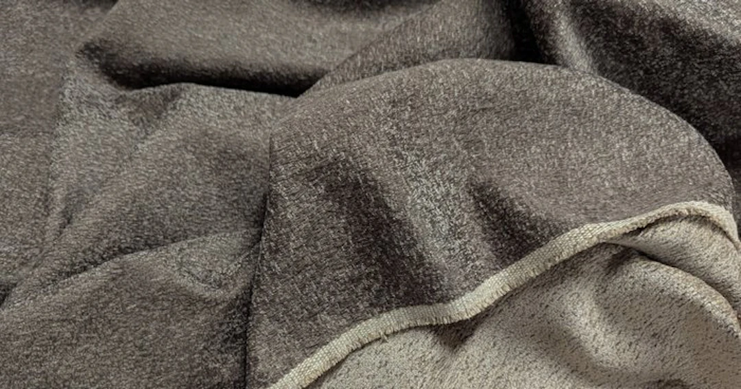 Fine pezza di Morbidezza materica in chenille – Raffinato...
