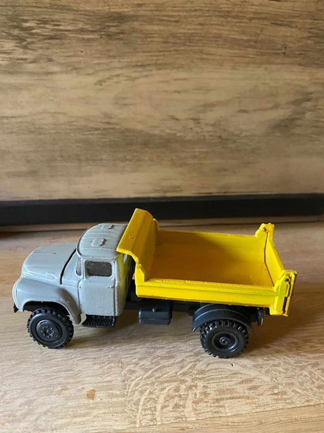 ZIL 1:43 - Model car - ZIL-MMZ-4505