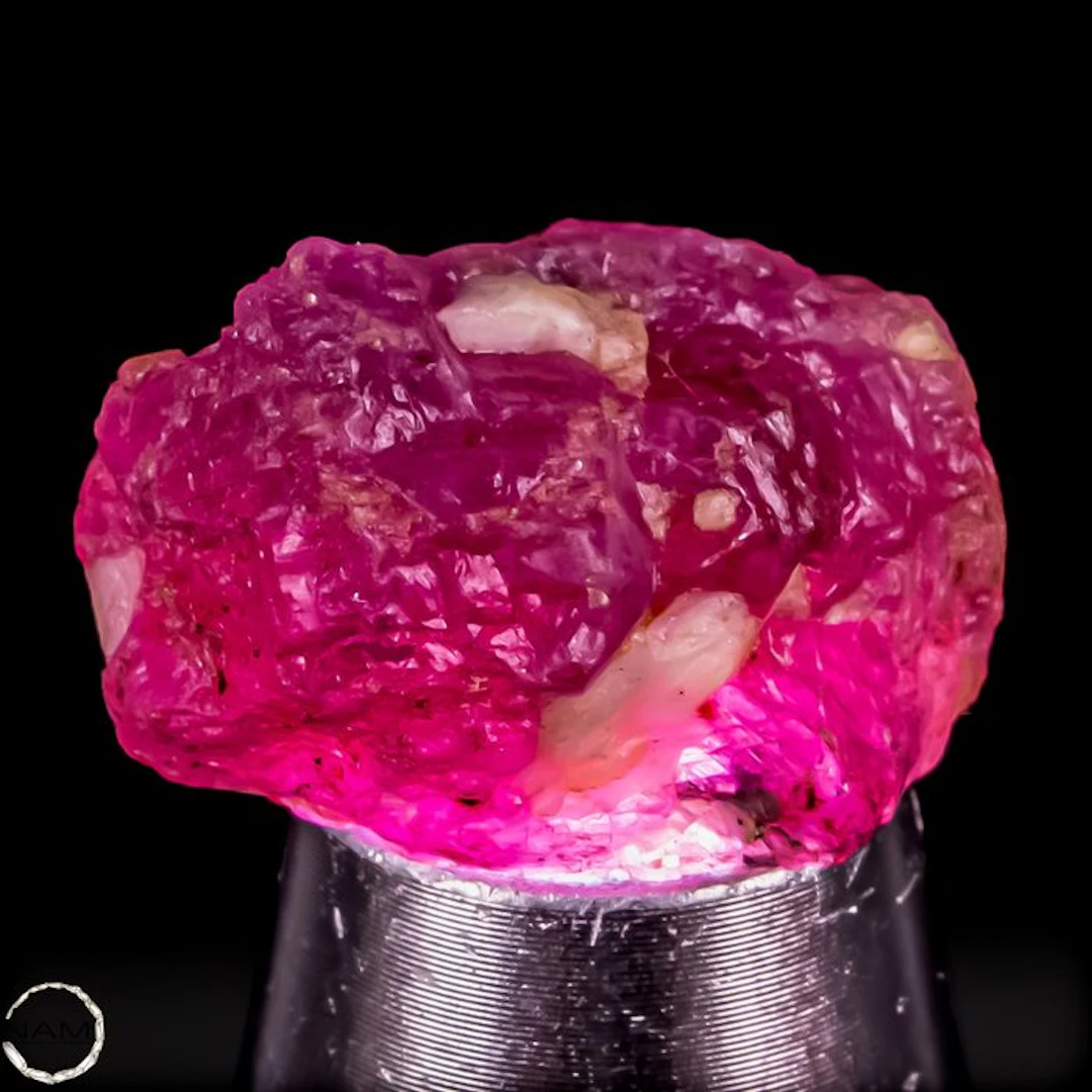 Extraordinary raw ruby crystal – Intense red natural...