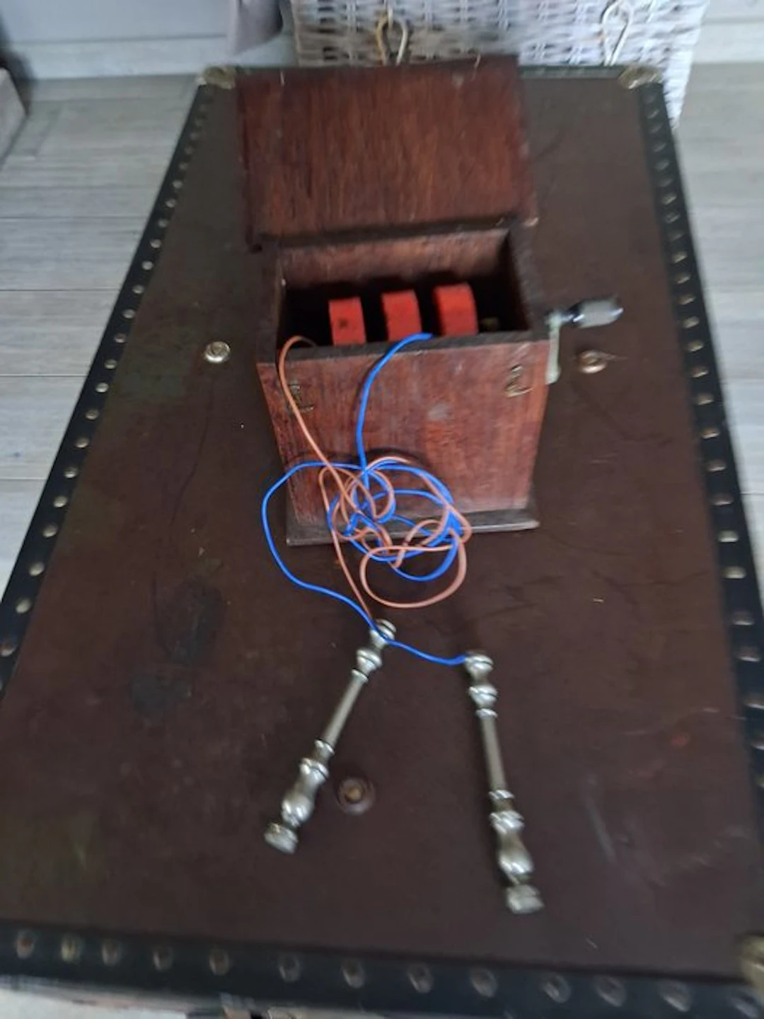 Medical instrument - Wood - electrotherapy machine