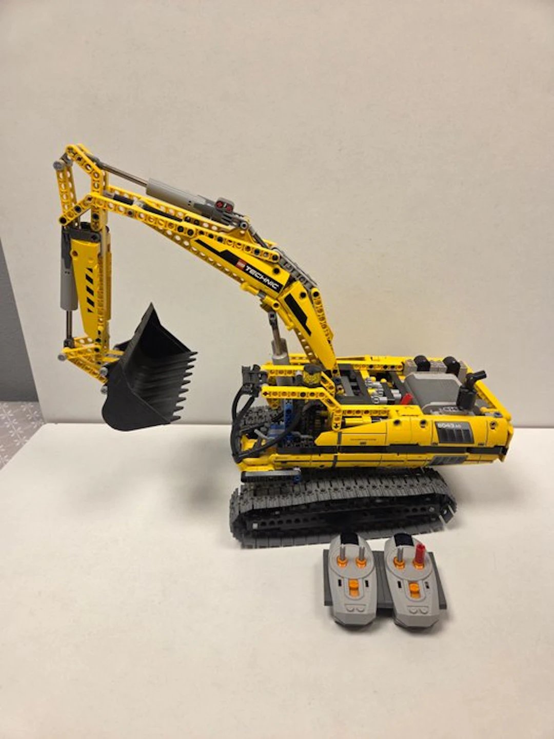 LEGO Set - 8043 - Technic - LEGO Technic Graafmachine Met Motor 8043