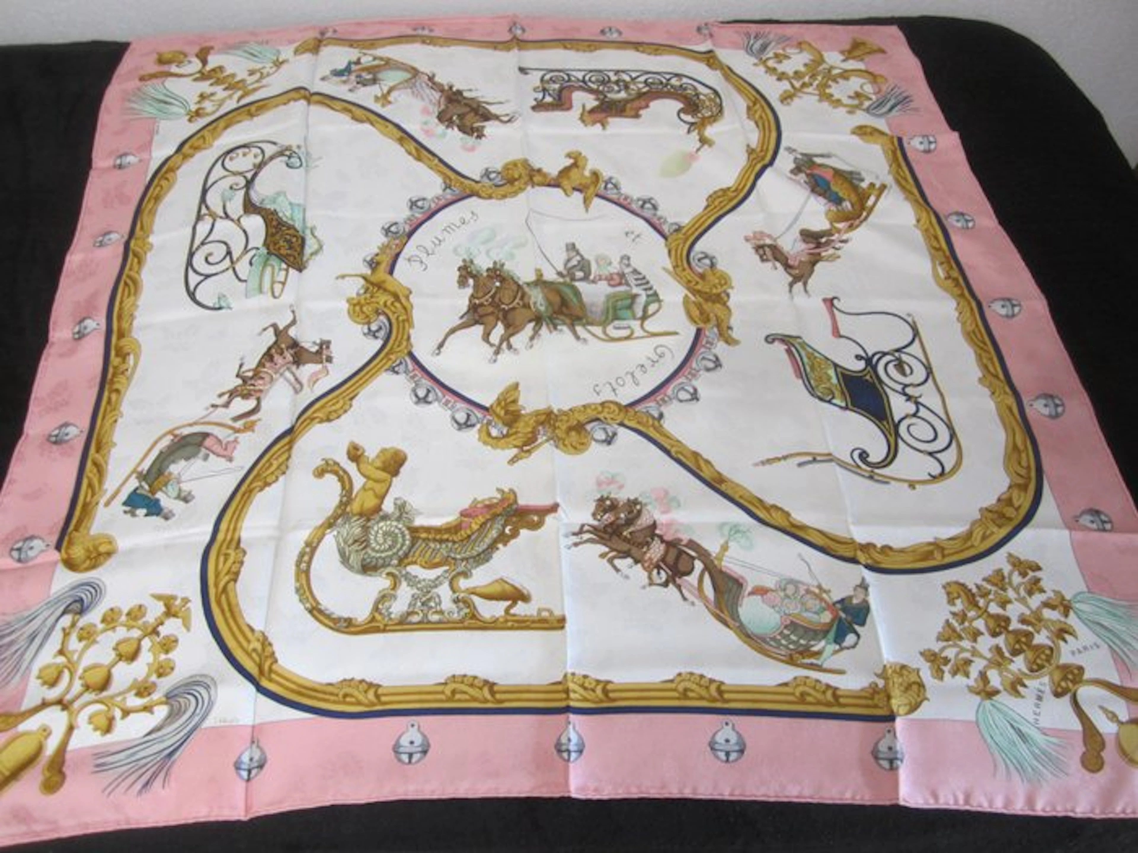 Hermès - Plumes et grelots DE J ABADIE DE 1995 EN SOIE BROCHEE - Foulard