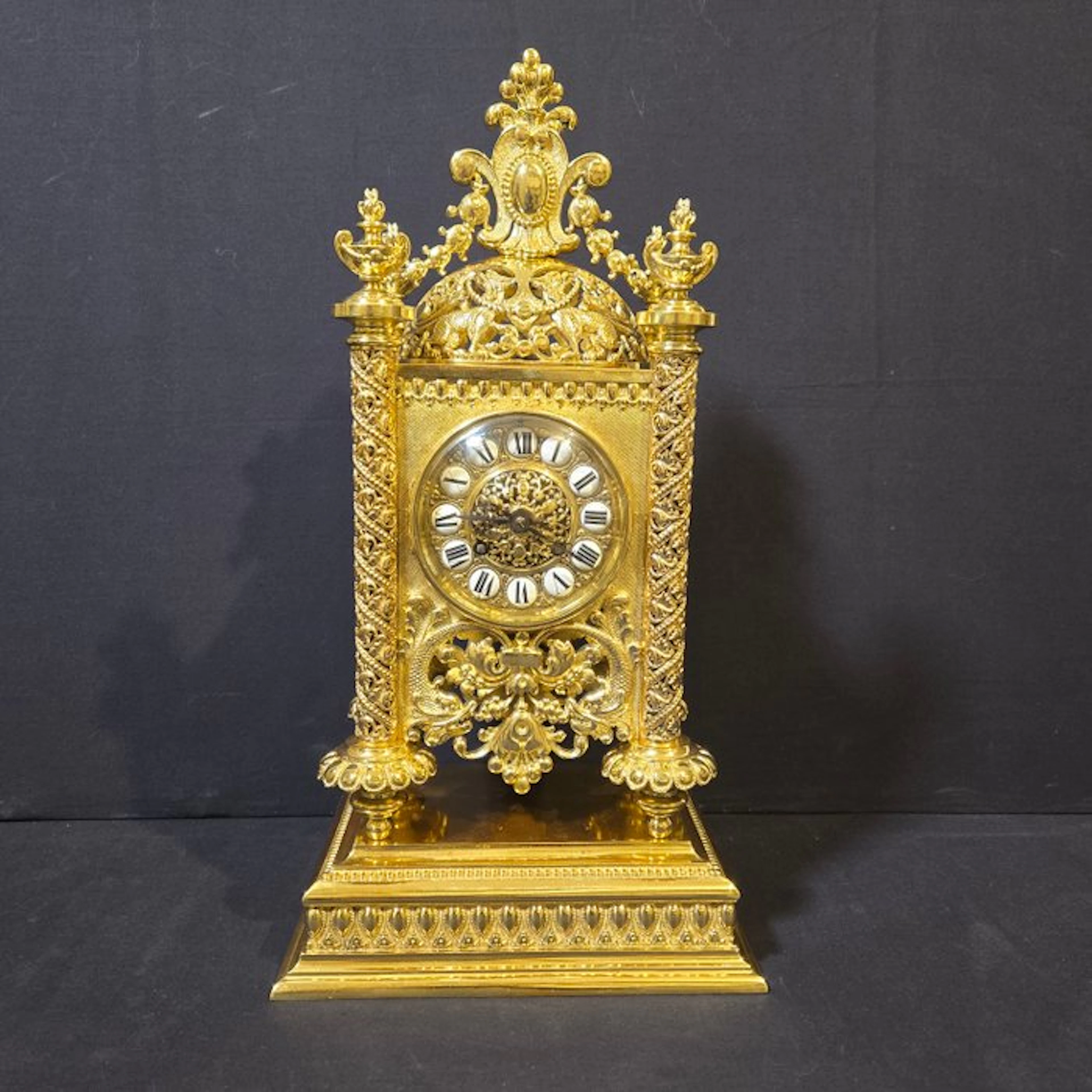 Table clock Renaissance - Gilt bronze - 1850-1900 - Top in gold