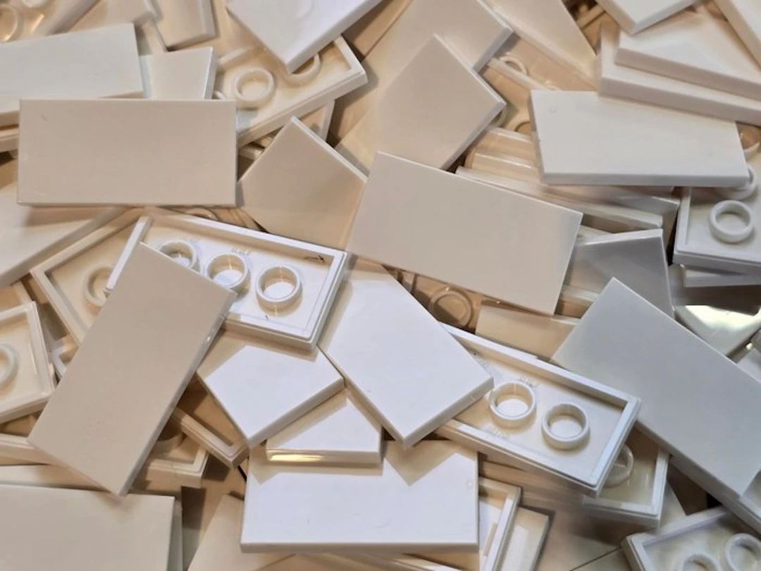 LEGO Pieces - New Tile 2 x 4 White 300pcs