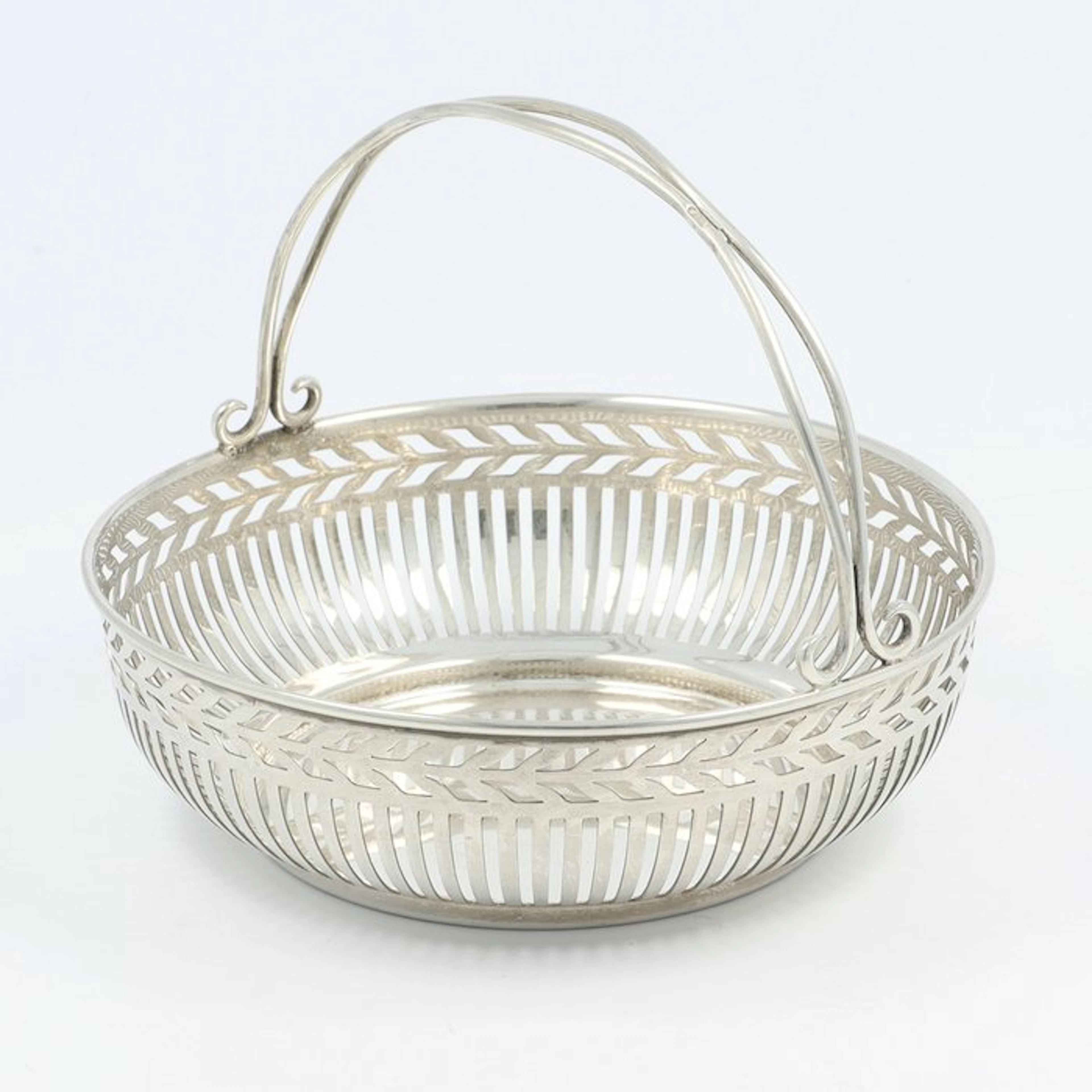 J.M. van Kempen - Bonbon basket - .833 silver