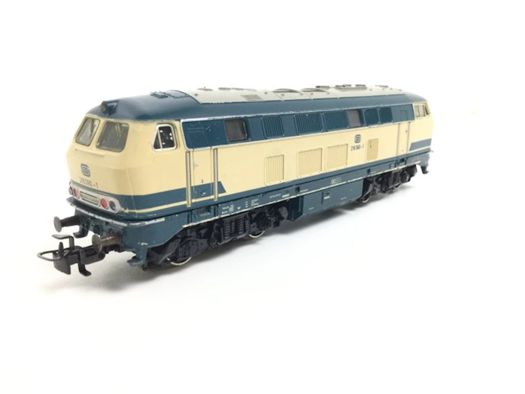 Märklin H0 - 3074 - Diesel locomotive (1) - BR 216 in green/beige finish - DB