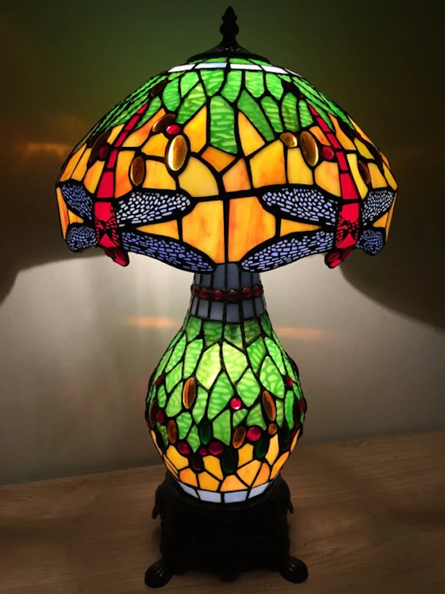 Tiffany tafellamp Studio style "Green Dragonfly" met 2...