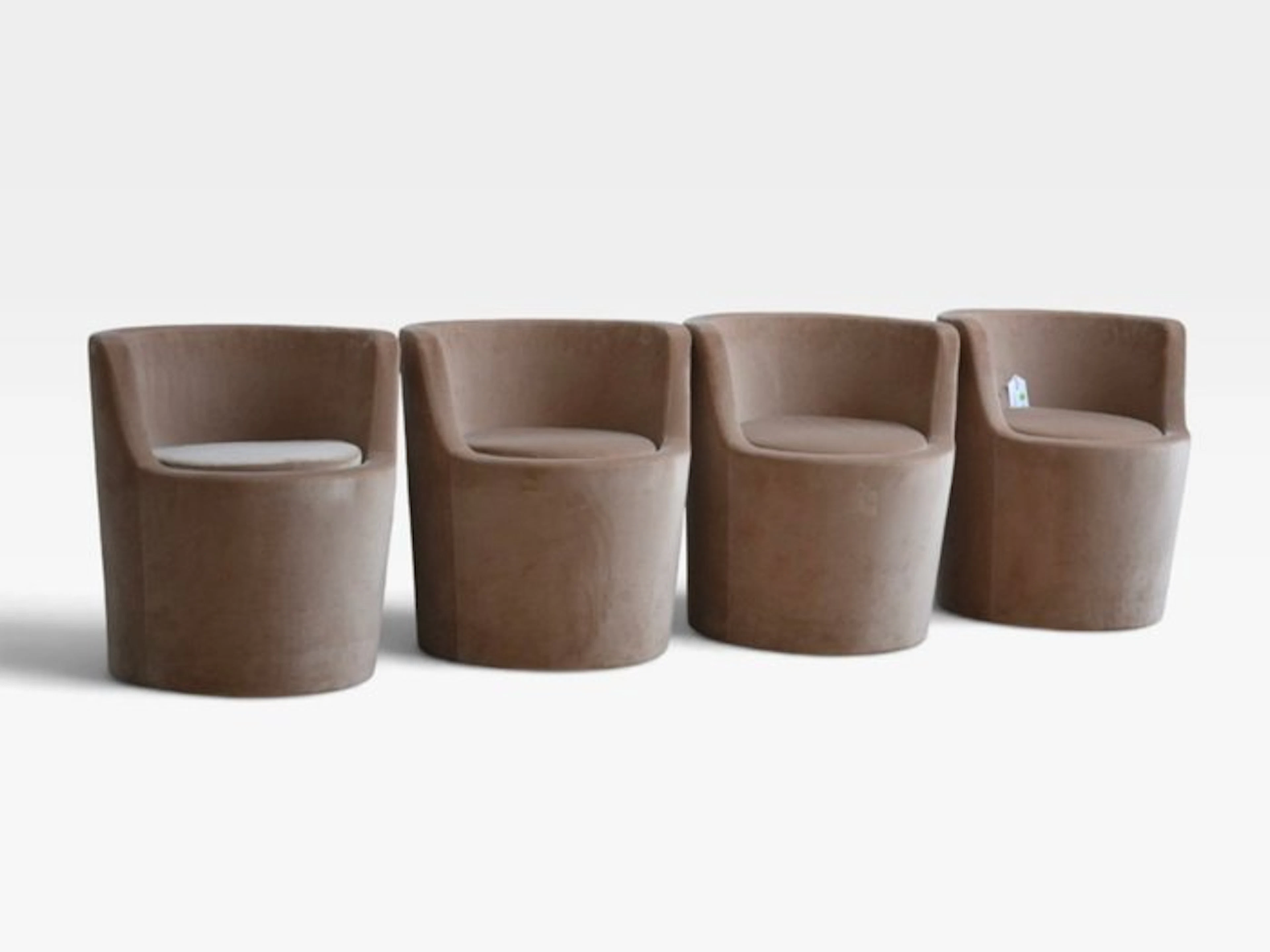 Armchair - Velvet - Set of four drum-back armchairs in powder pink velvet.