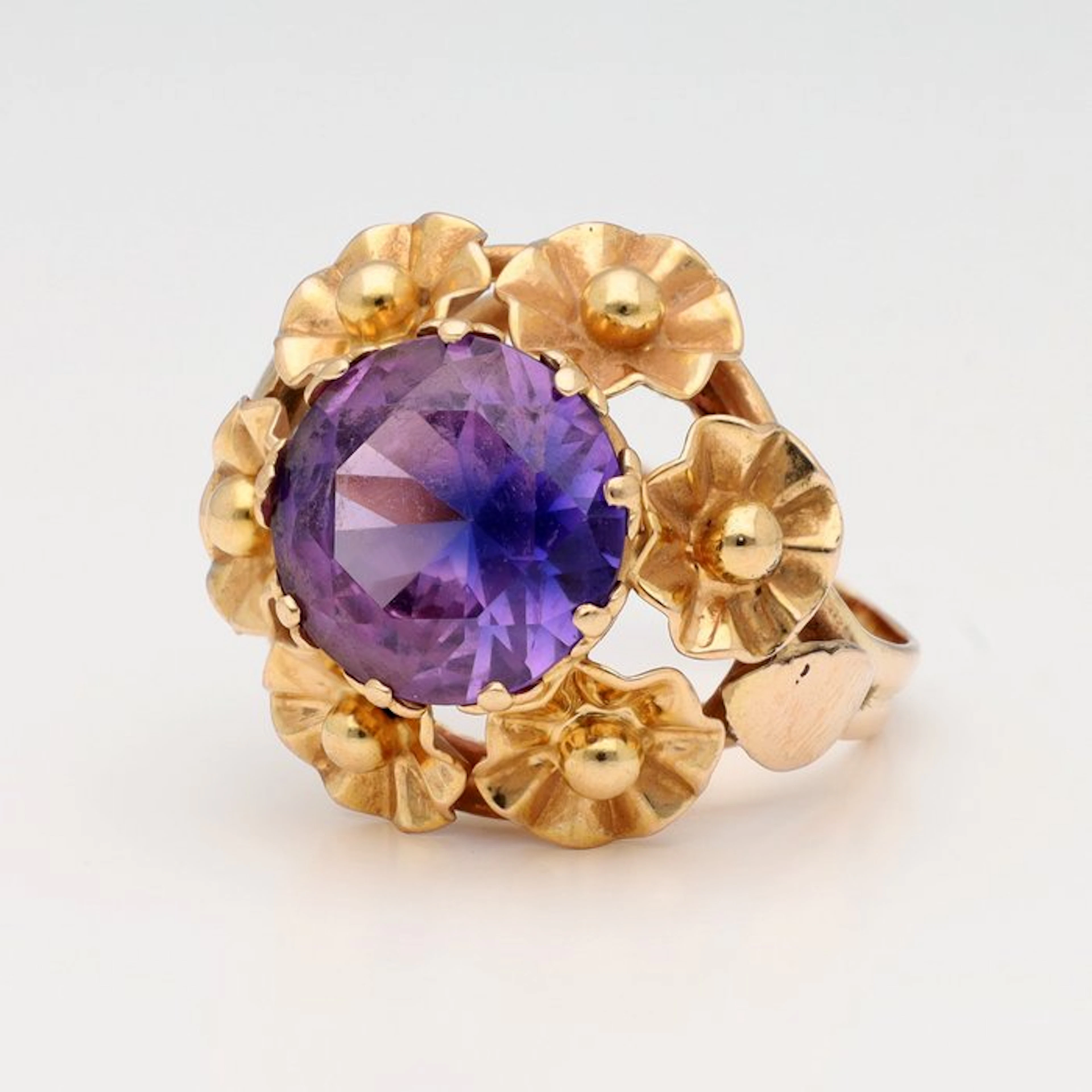 Ring - 18 kt. Yellow gold - 5.40ct. tw. Sapphire