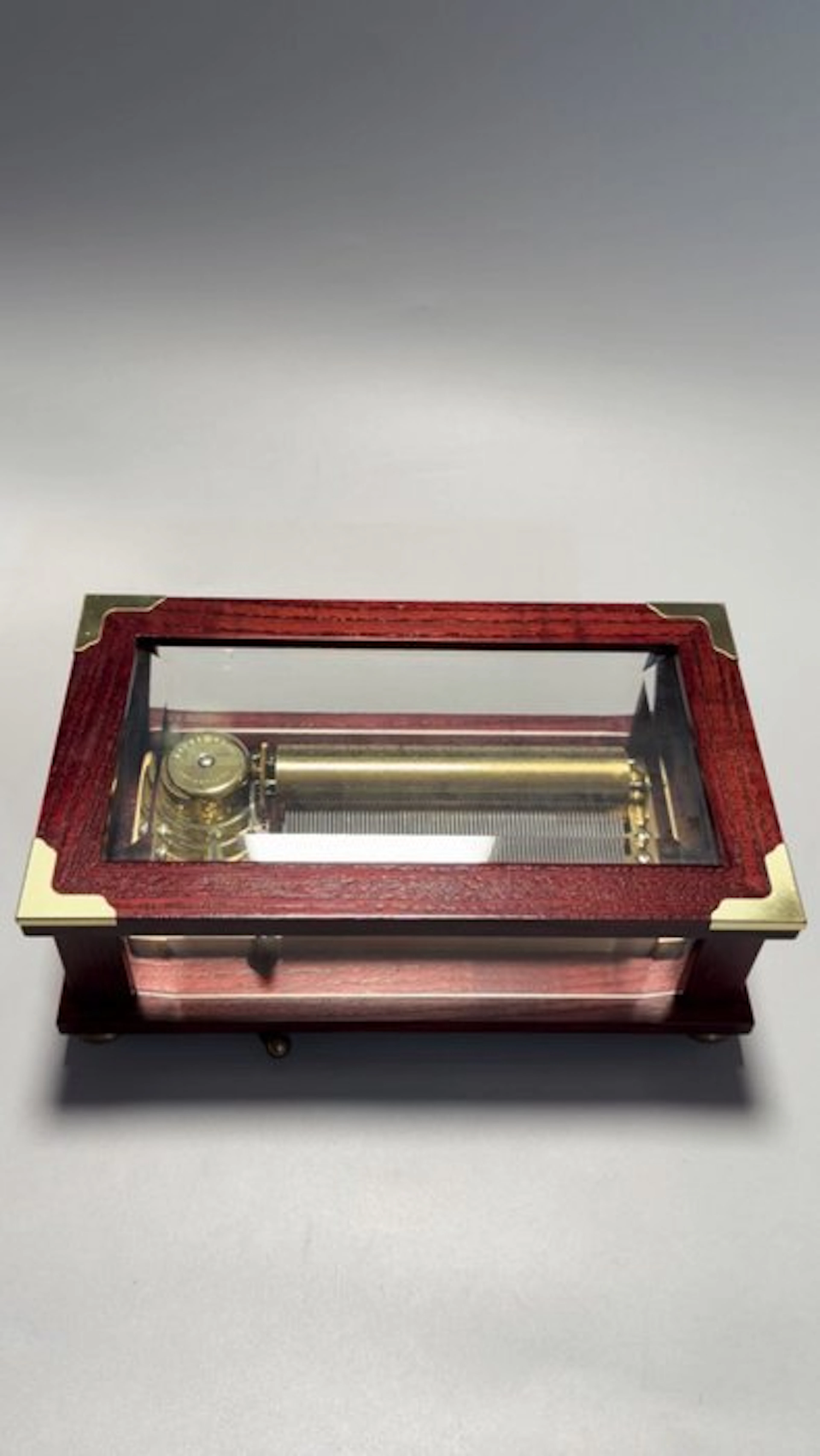 Reuge Music - Music box - Switzerland - 1970-1980