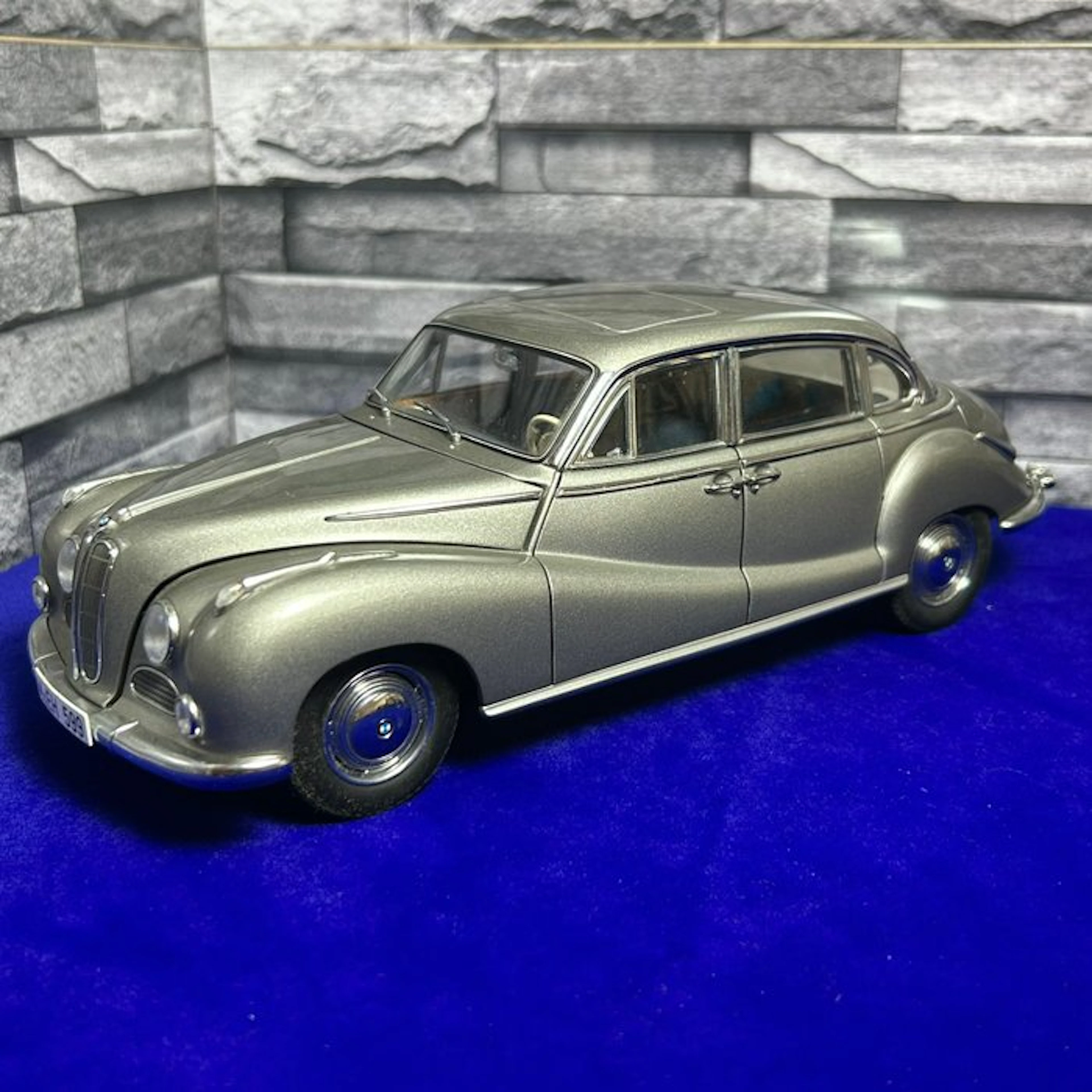 Autoart 1:18 - Model car - BMW 502 (Grigio Titanio) 2002 - Millennium Series