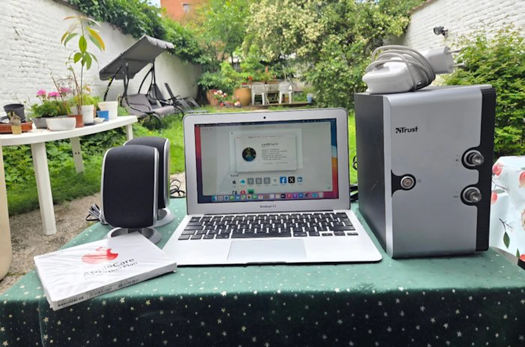 Apple MacBook Air 11 pouces A1465 + accessories - Laptop