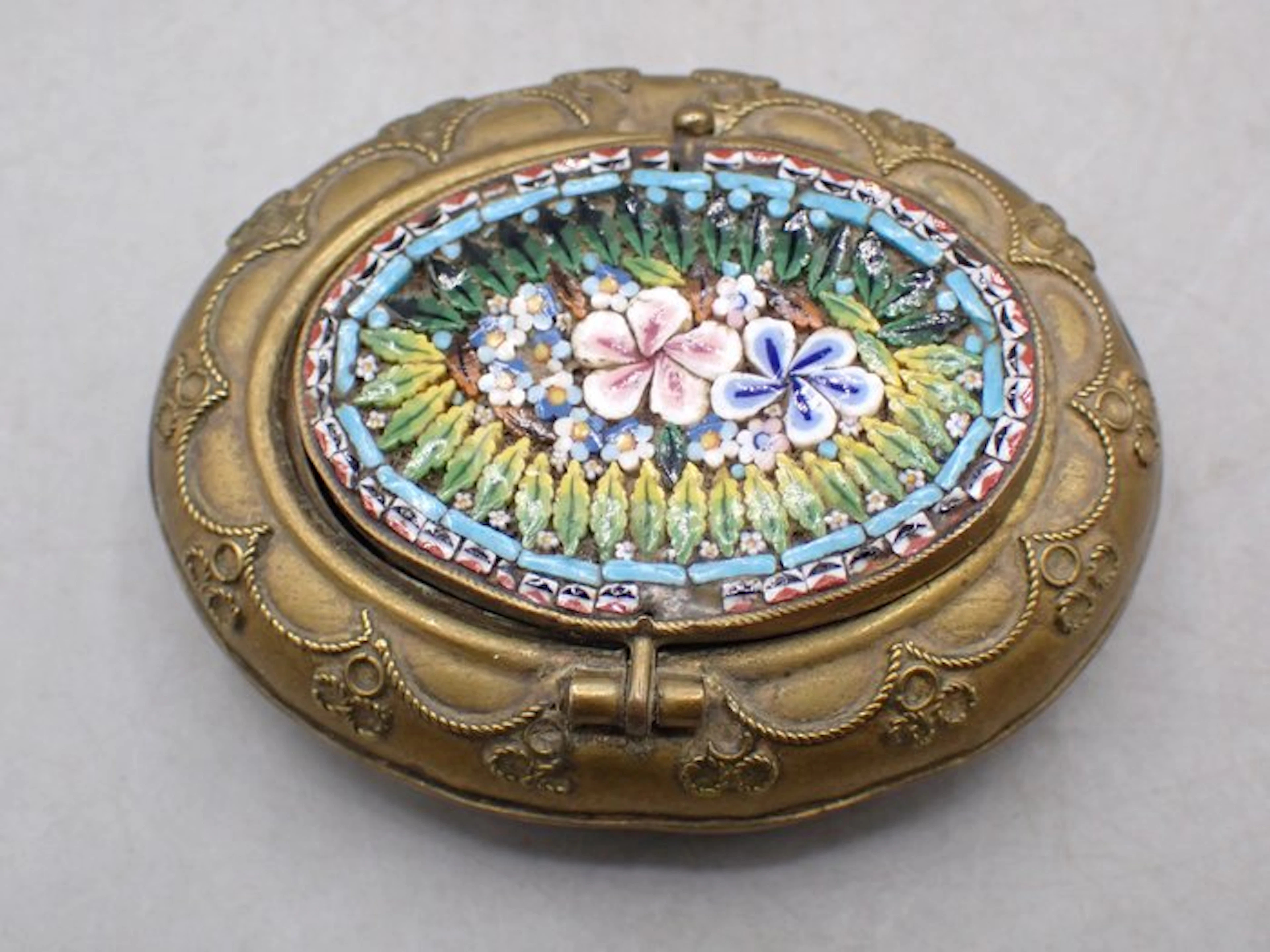Snuff box - Micro mosaic - Brass, Glass