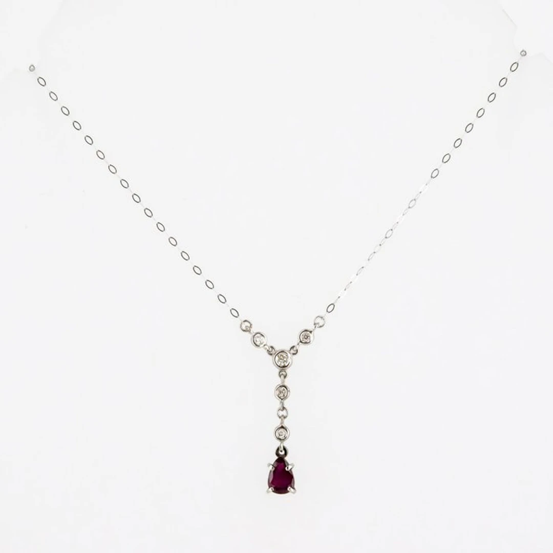 Necklace with pendant - 18 kt. White gold - 1.58ct. tw. Ruby - Diamond