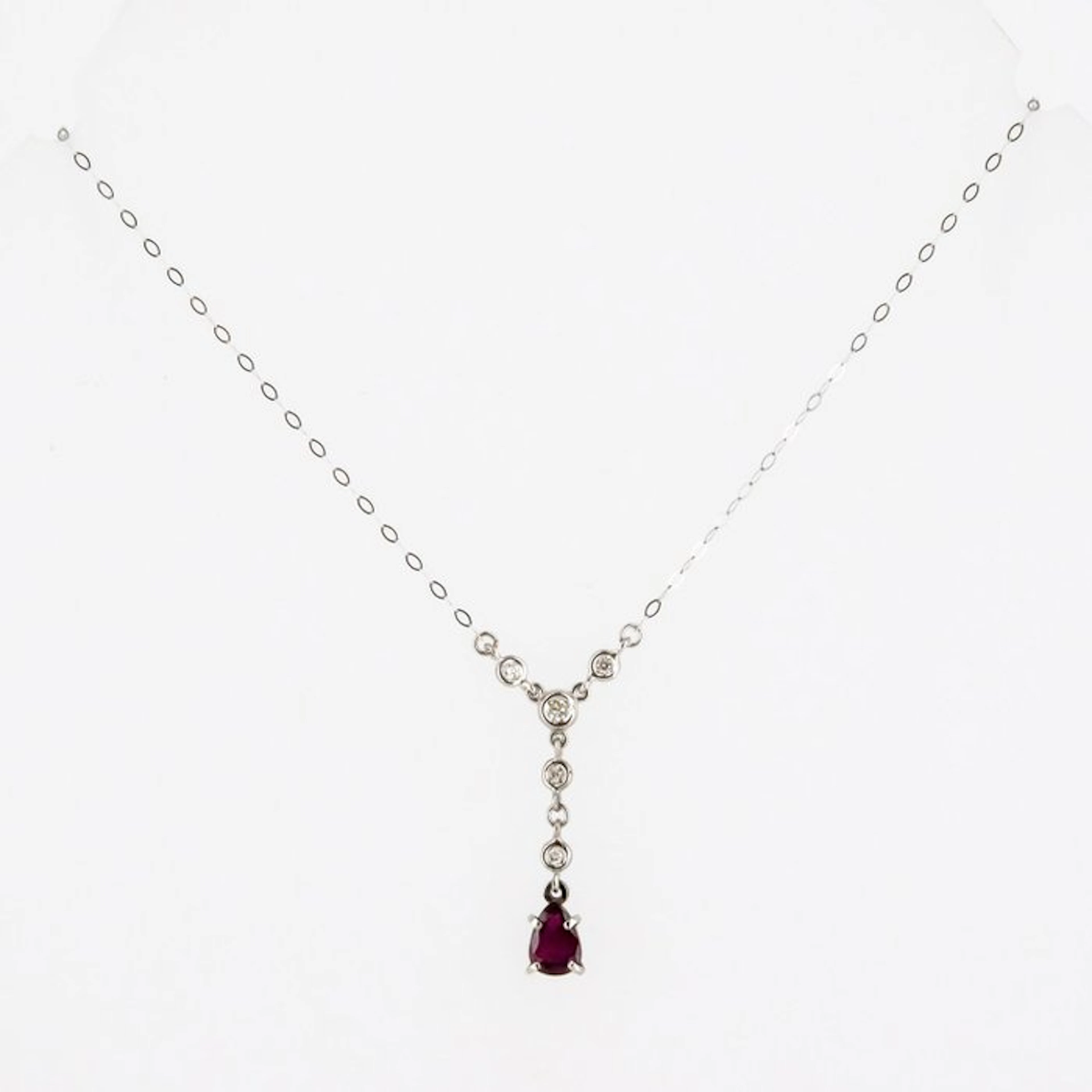 Necklace with pendant - 18 kt. White gold - 1.58ct. tw. Ruby - Diamond