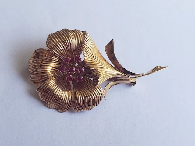 Brooch - 18 kt. Yellow gold Synthetic gemstone