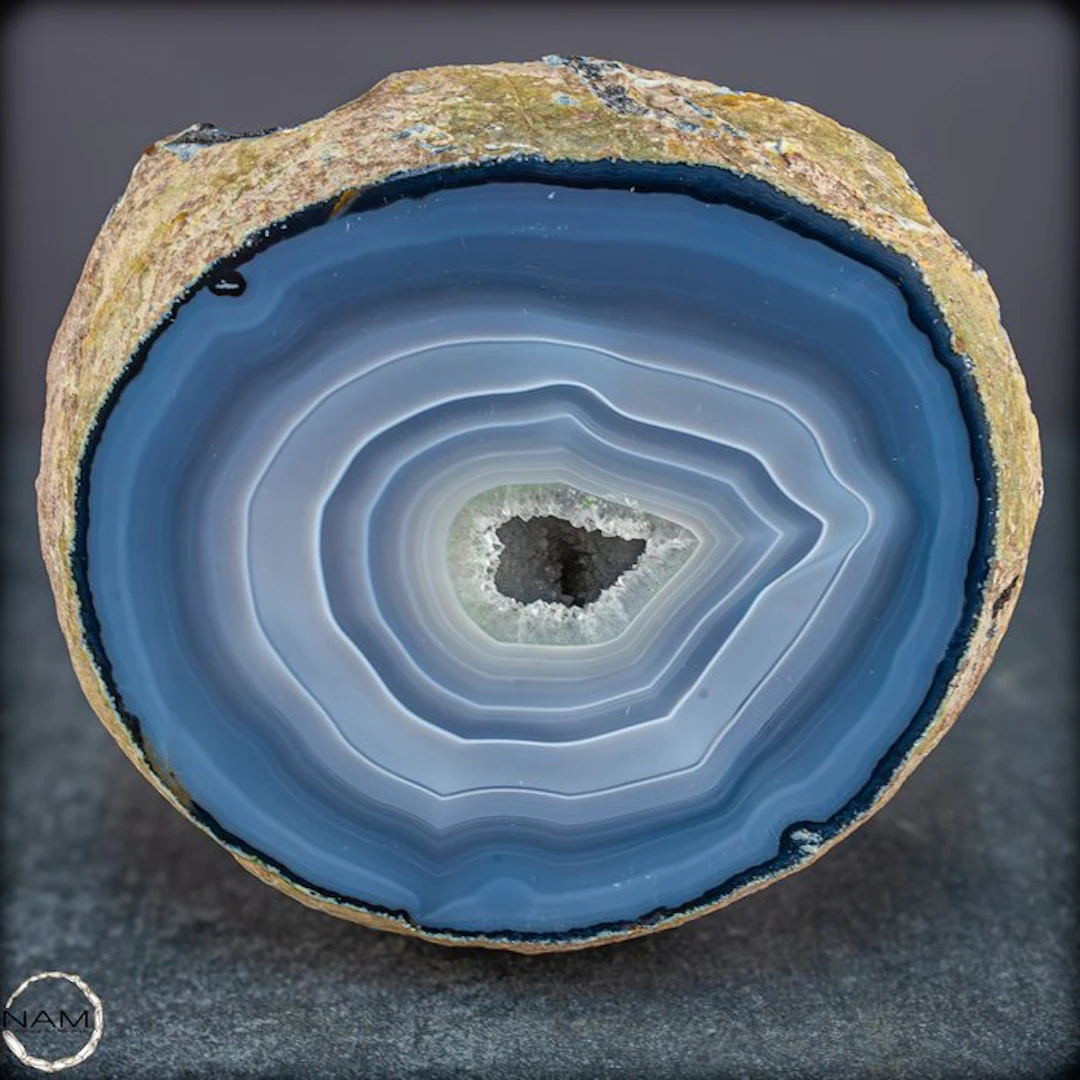 Natural agate druzy with prasiolite – Crystal garden in...
