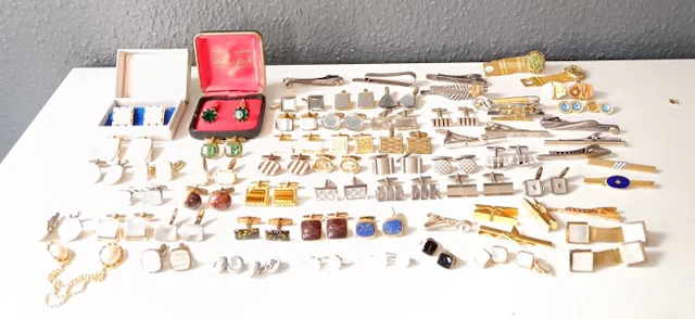 Themed collection - Vintages pairs of cufflinks