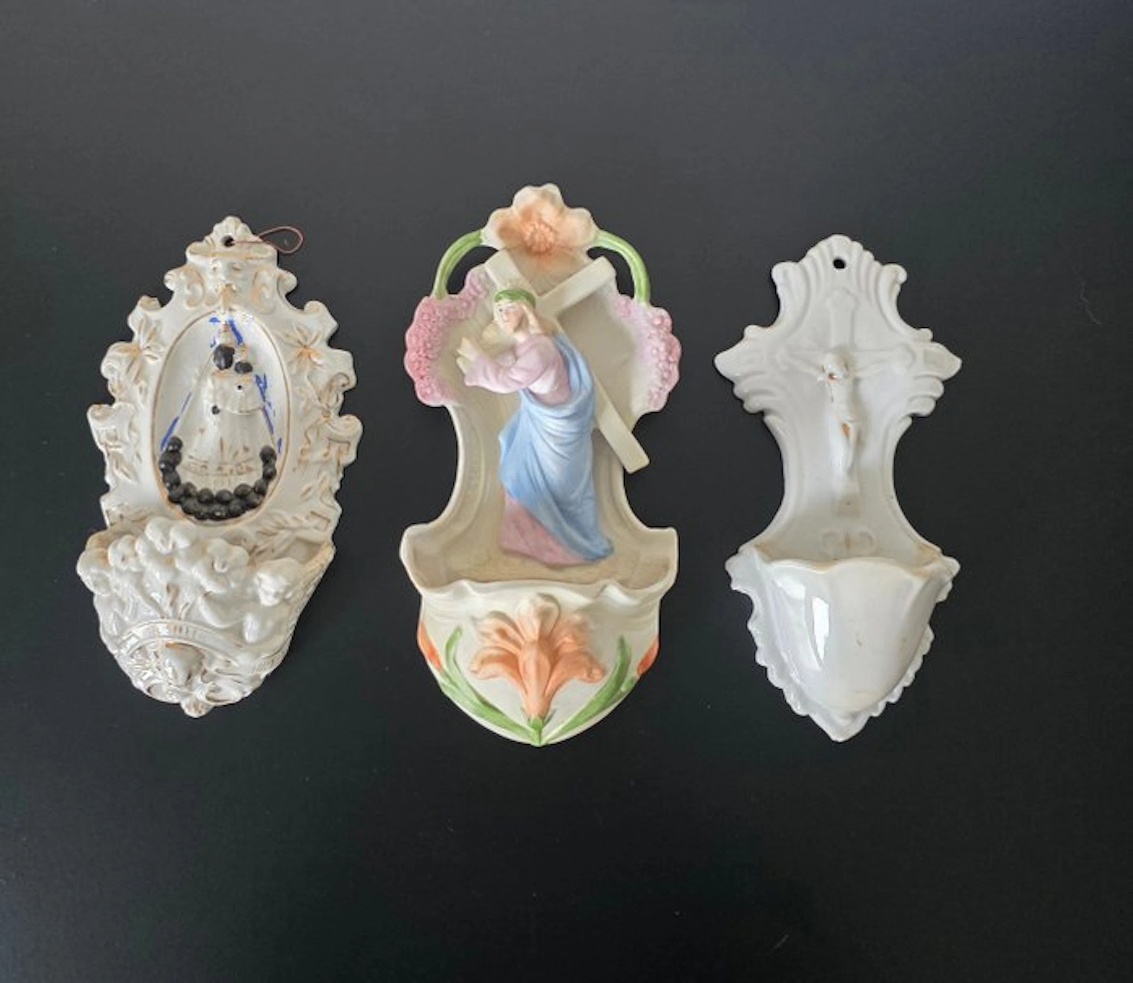 Holy water font (3) - Antiek gedetailleerde Wijwatervat - 3 stuks