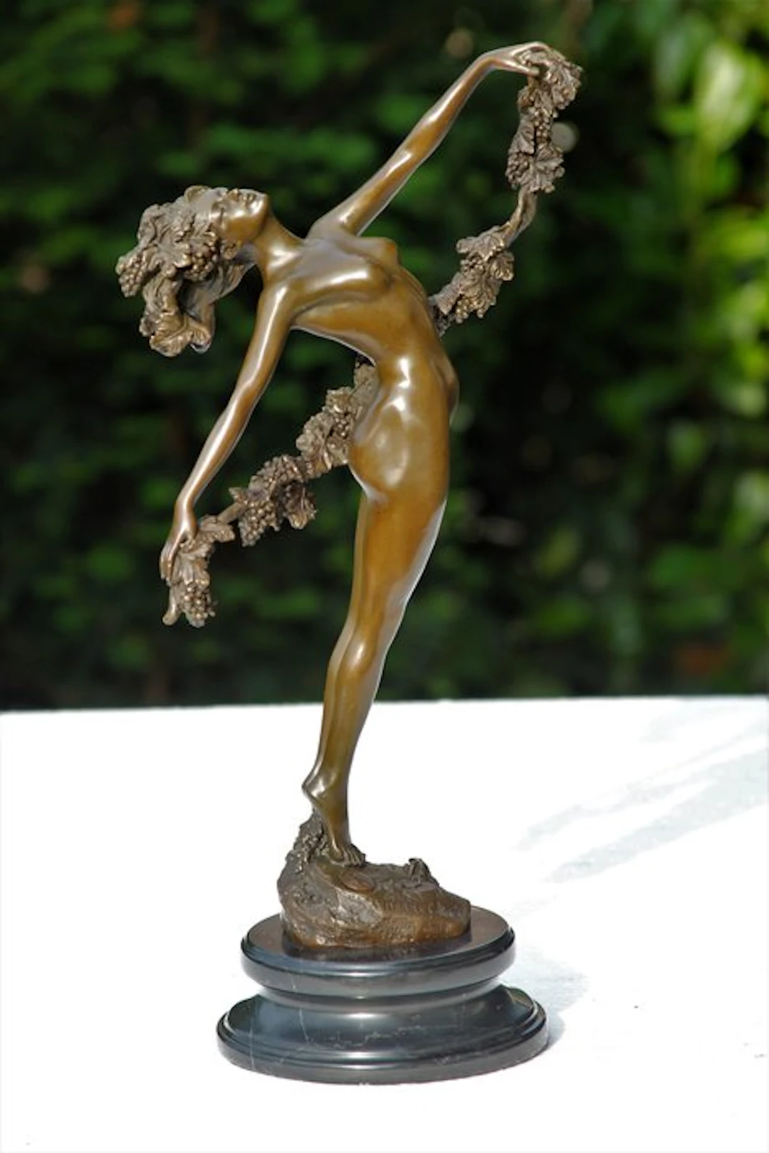 Statue, bloemguirlande - 42 cm - Bronze