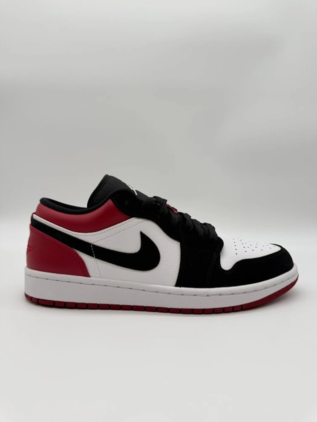 Nike - Premium Nike Jordan 1 Low Black Toe (2019) - Sneakers - Size: EU 44