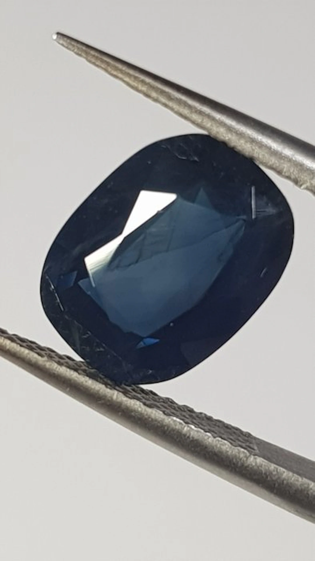 1 pcs Blue Sapphire - 3.42 ct - Antwerp Laboratory for Gemstone Testing (ALGT)