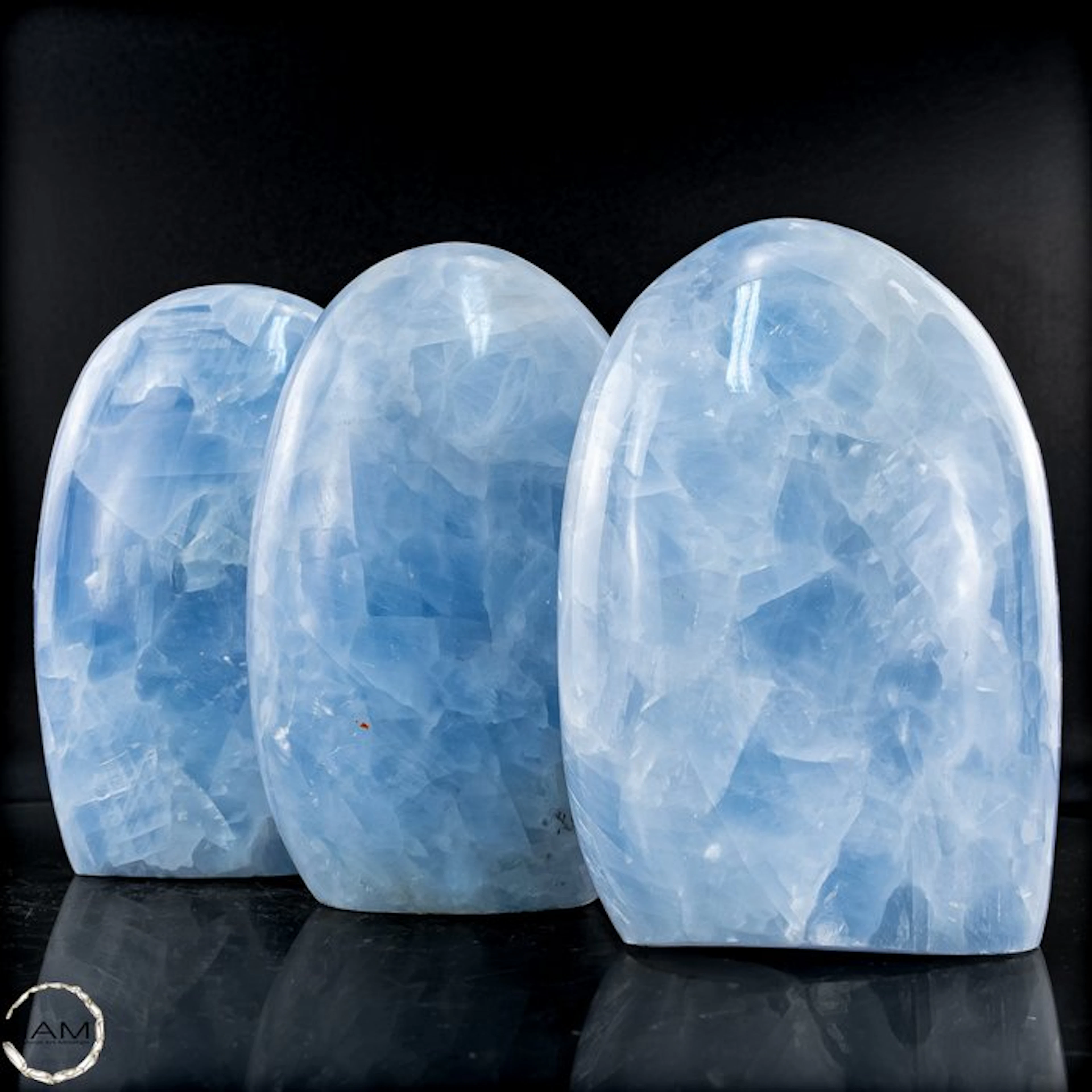 Blue Calcite Freeform – Soft elegance in celestial blue...