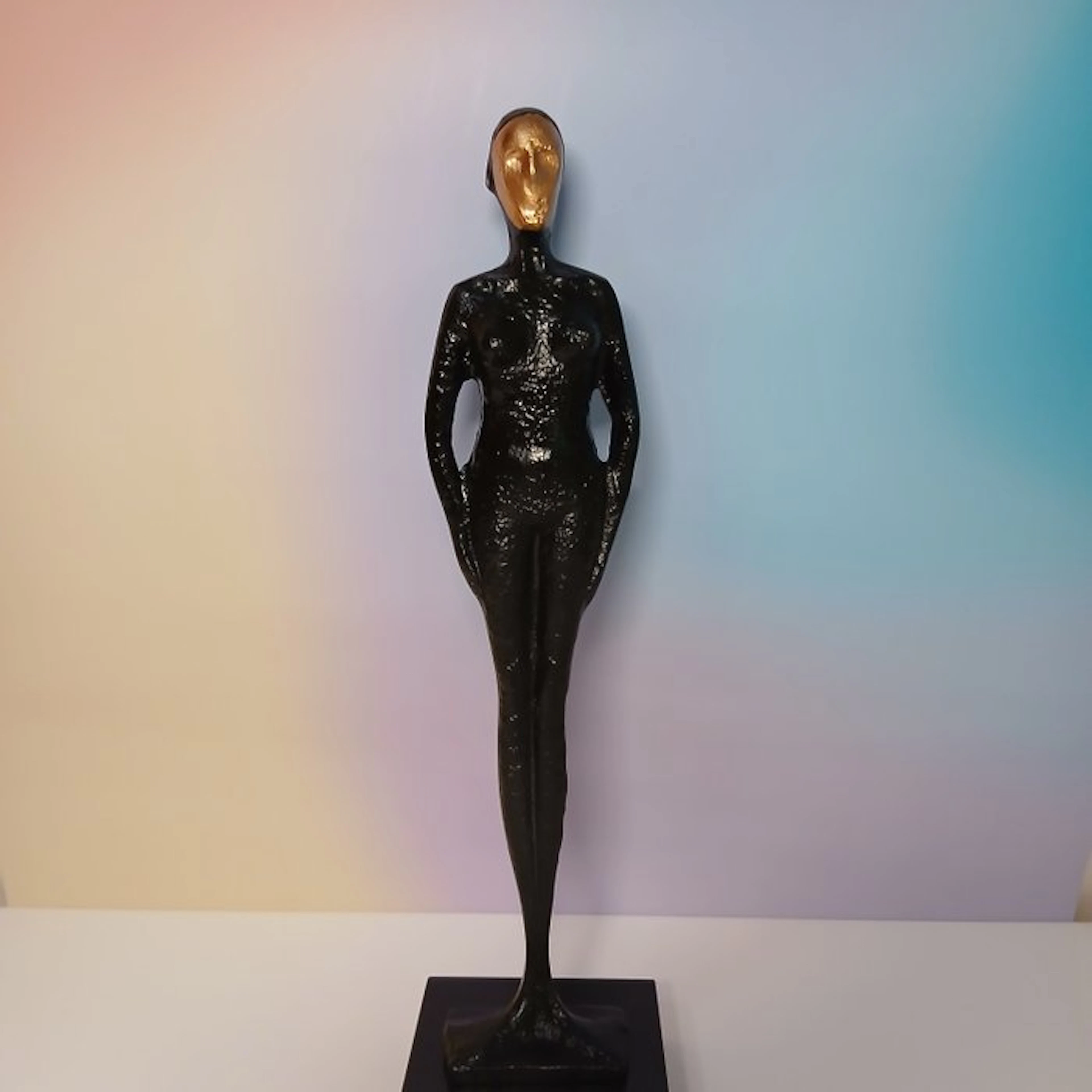 Sculpture, "Femme masquée" - 39 cm - Source, Marble