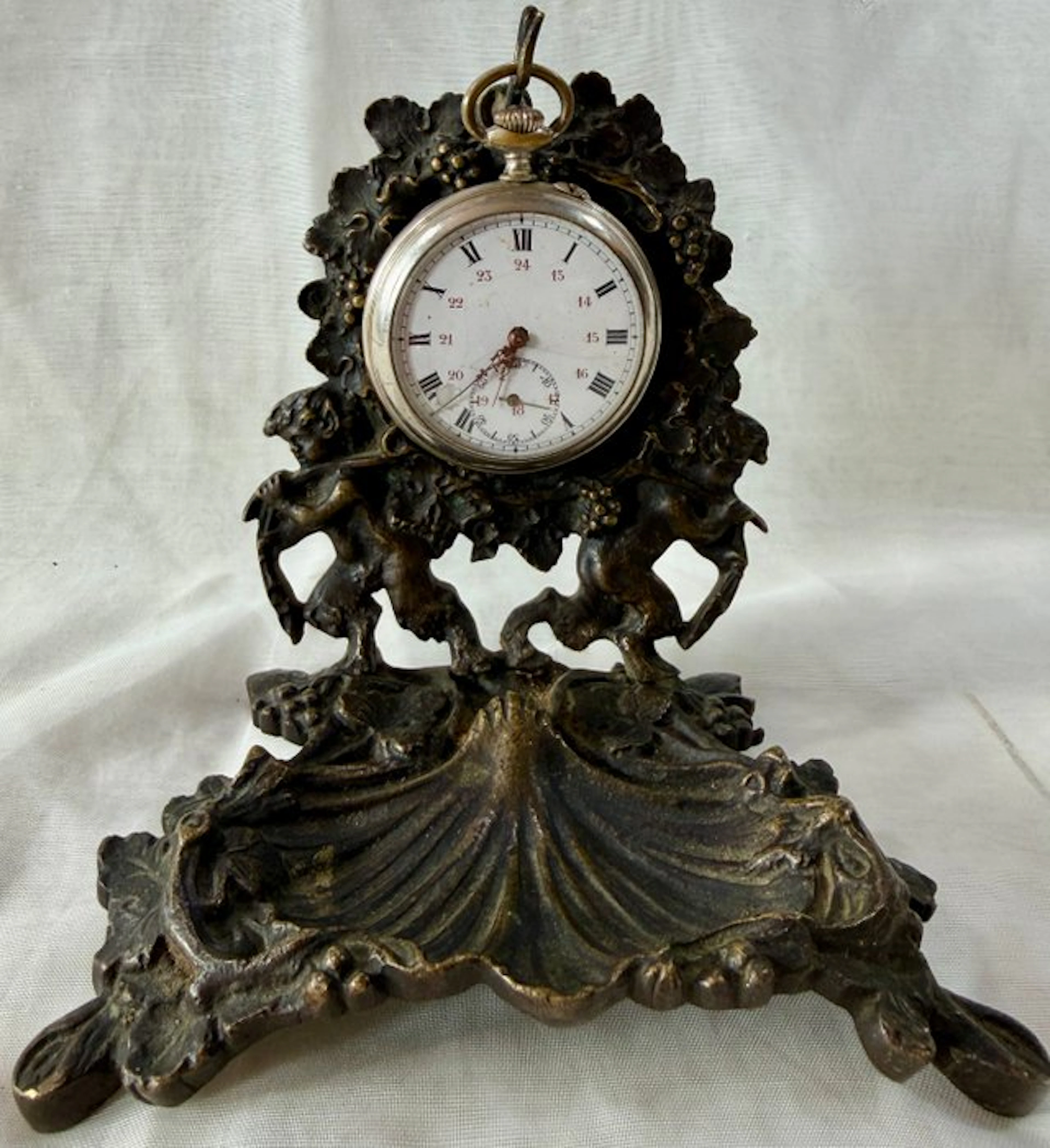 Porta orologio da taschino “cipolla” in bronzo – con due fauni, XIX secolo