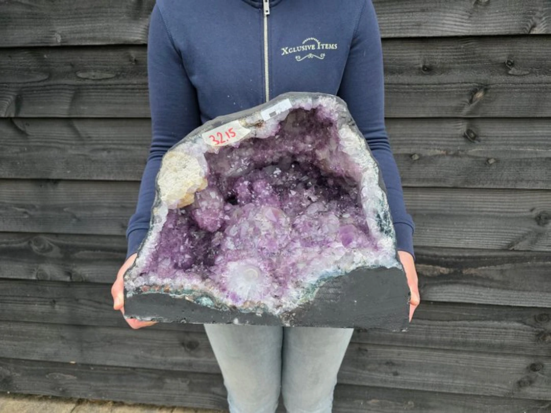 XXL Amethyst Geode Amethyst - Height: 30 cm - Width: 38 cm- 32.15 kg