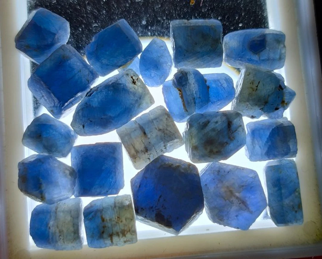 100.5 cts - Untreated Blue Sapphire - Rough- 20.1 g