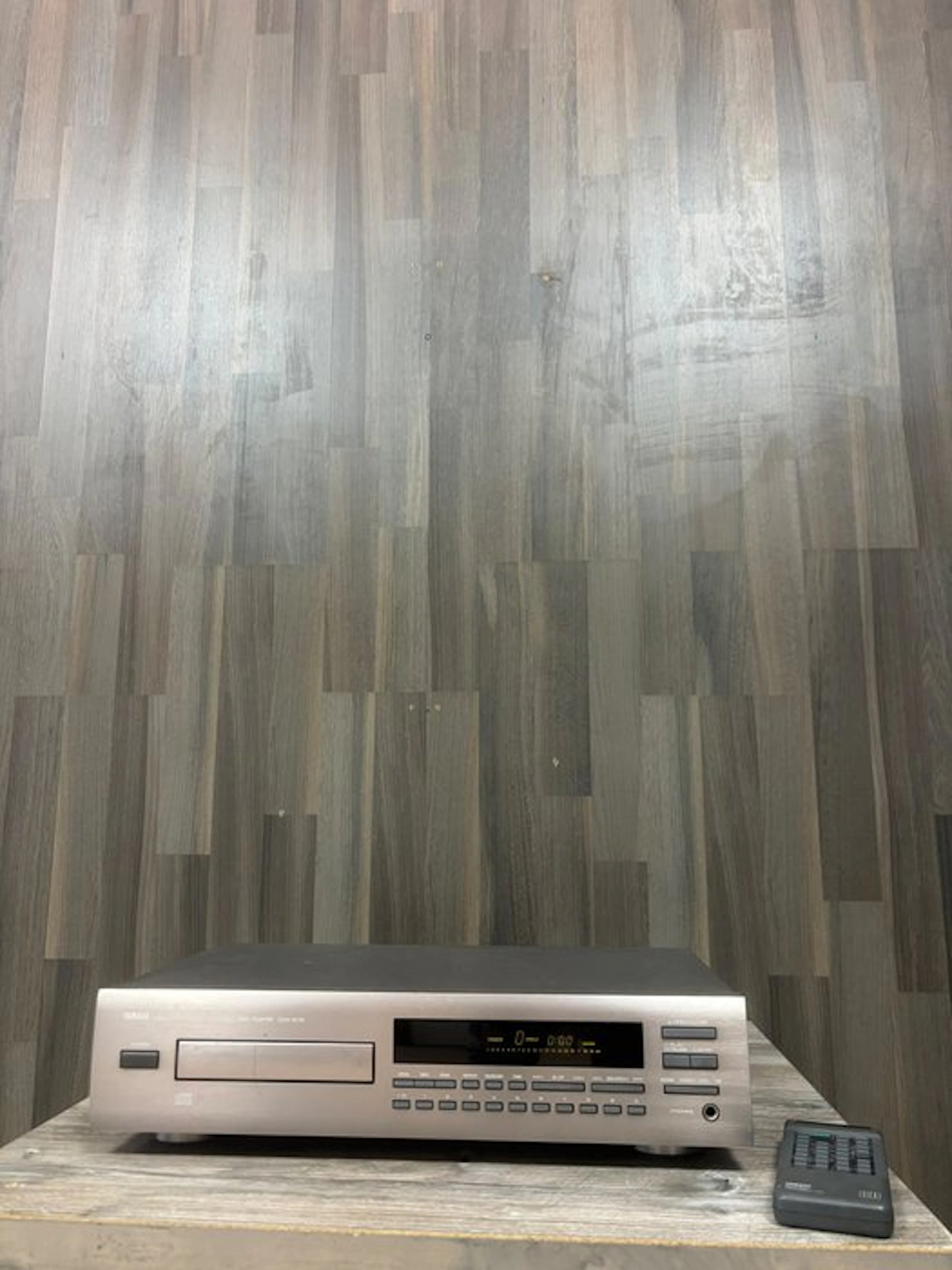Yamaha - CDX-570 CD player