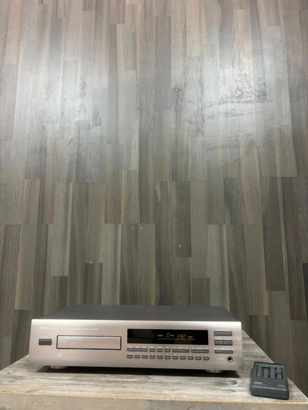 Yamaha - CDX-570 CD player