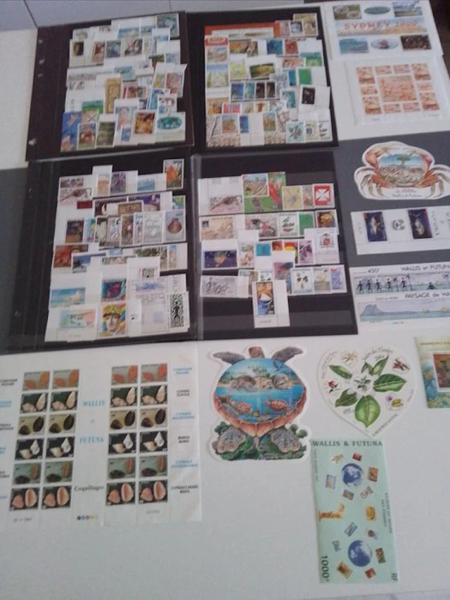 Wallis and Futuna - Stamp collection: mint never hinged blocks