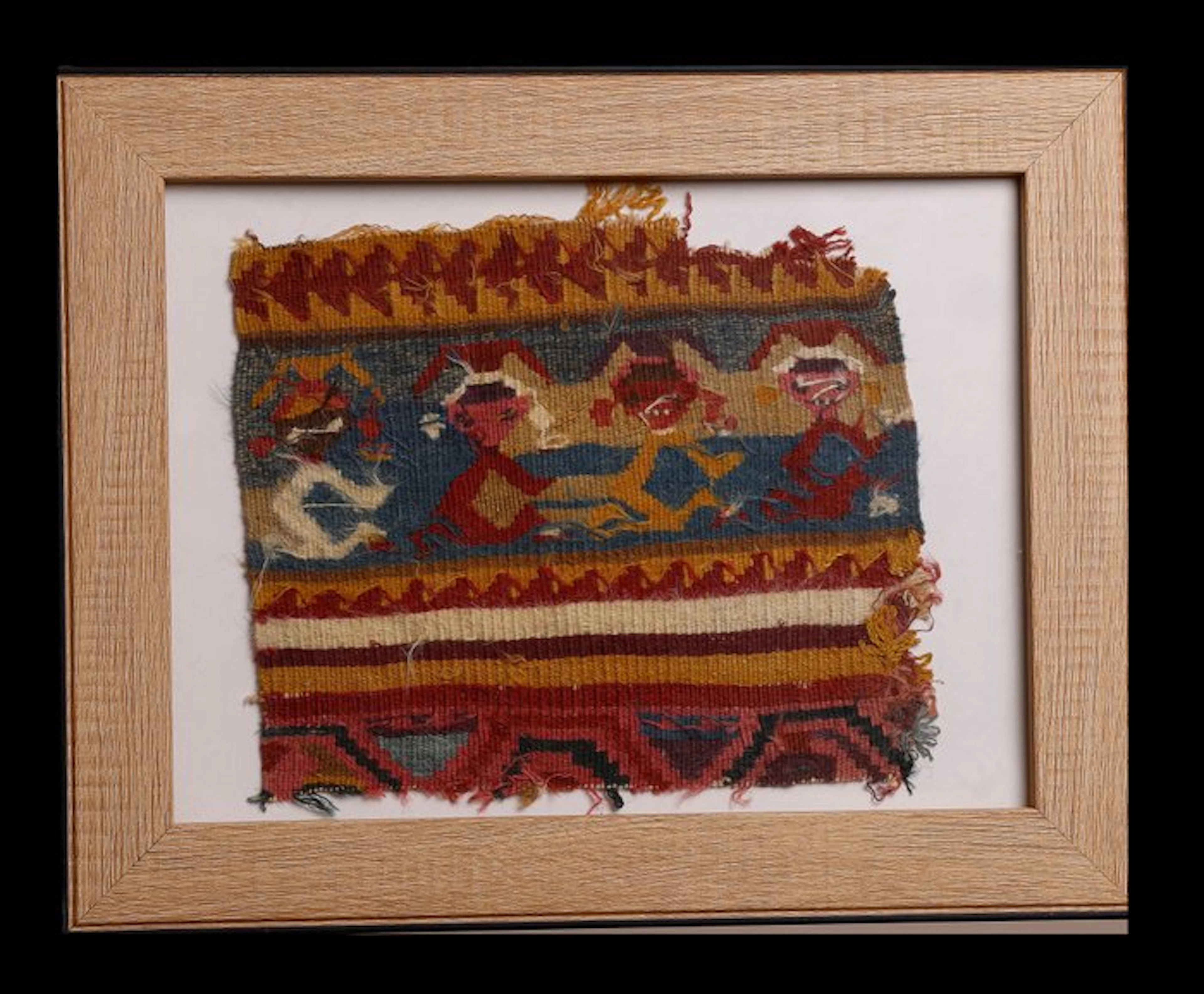 Pre-Columbian Textile fragment with Spanish export license - 16 cm
