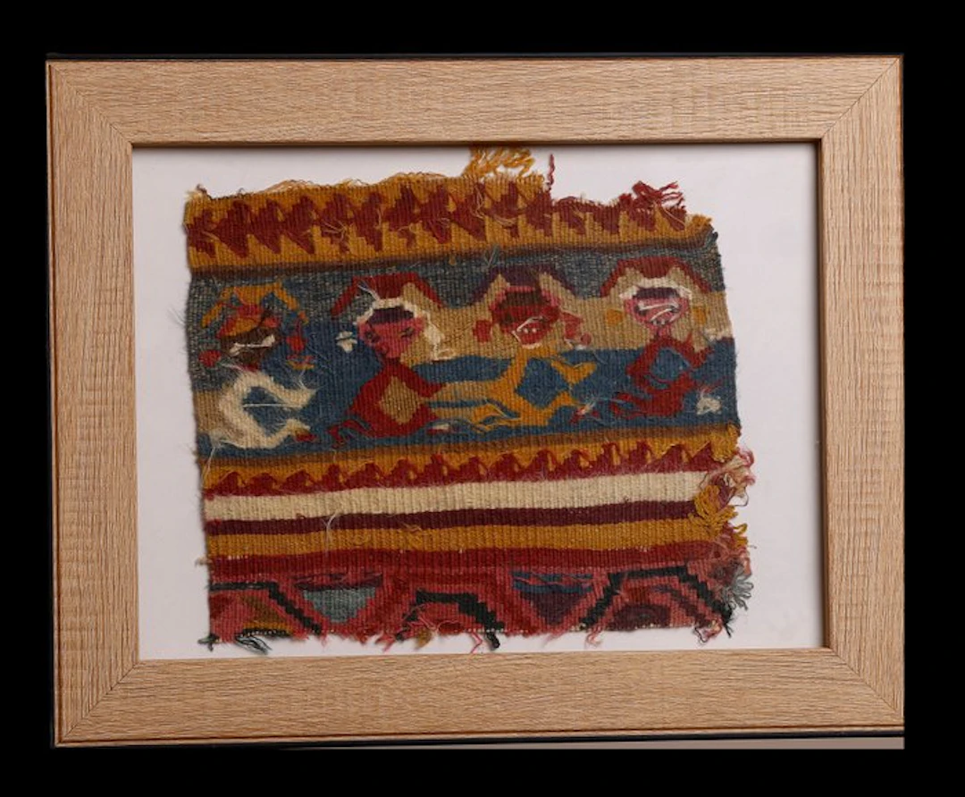 Pre-Columbian Textile fragment with Spanish export license - 16 cm