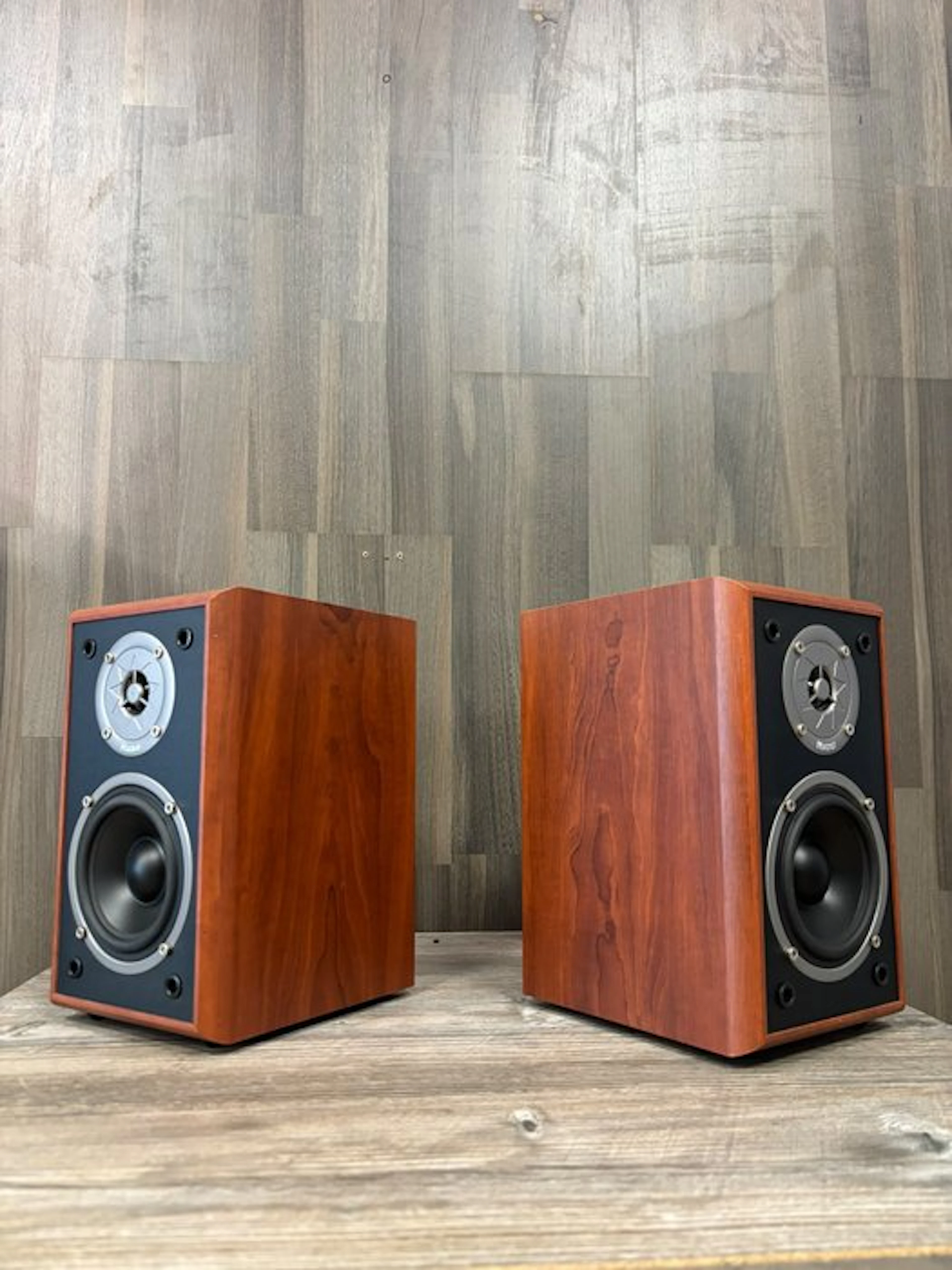Magnat - Monitor Supreme 100 / 2-Way Compact Bookshelf Speaker set