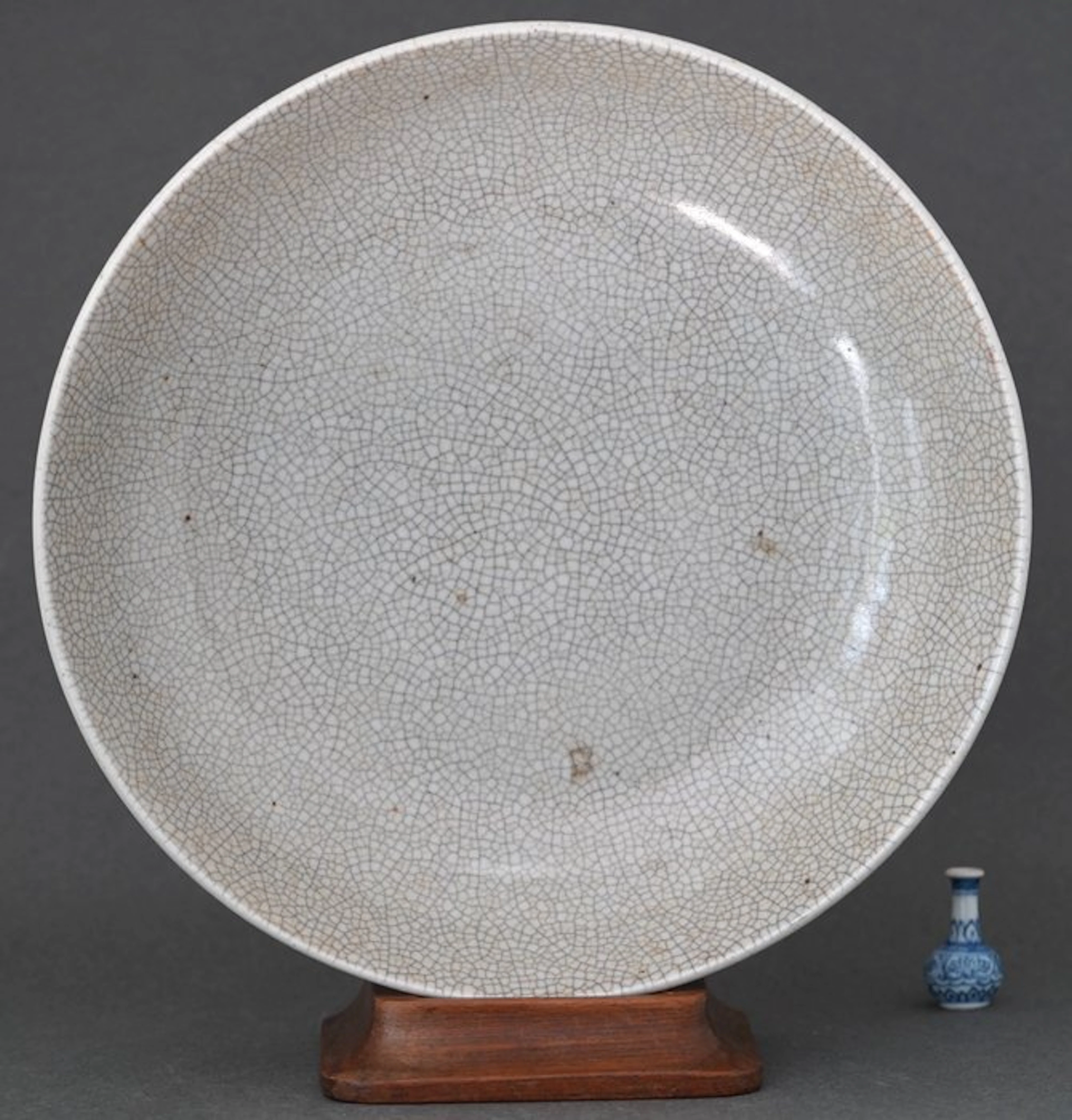 Yongzheng (1723-1735) - Plate - Large Delicate Ge Ware...
