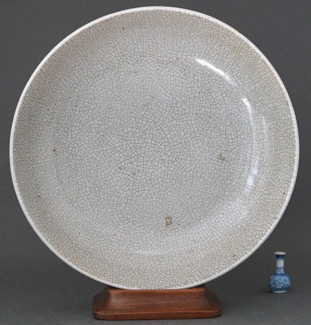 Yongzheng (1723-1735) - Plate - Large Delicate Ge Ware...
