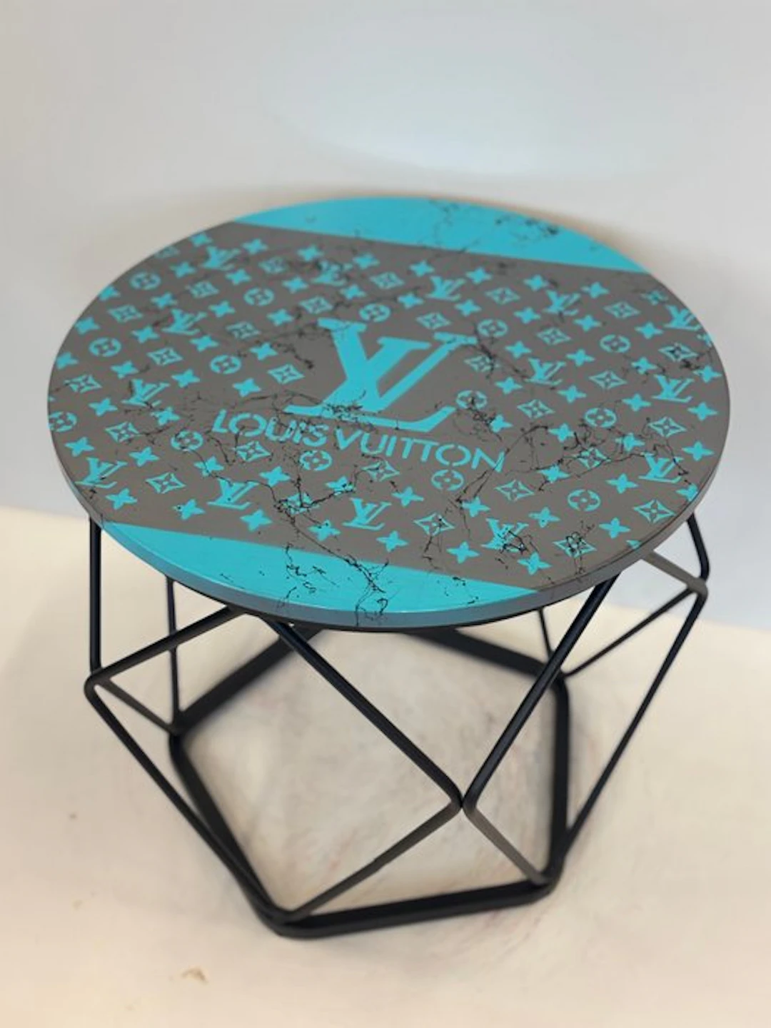 Rob VanMore - Tea-Time by LV Table - ø40cm