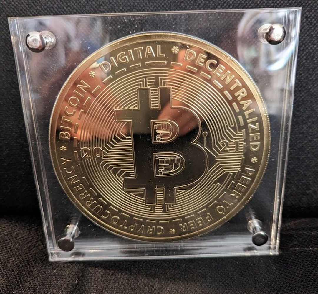 Ghana. 10 Cedis 2021 Bitcoin, 1 kilo (No reserve price)