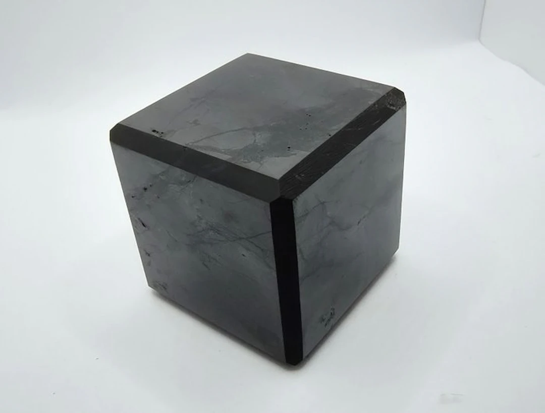 Shungite Cube - Height: 7.5 cm - Width: 7.5 cm- 1015 g - (1)