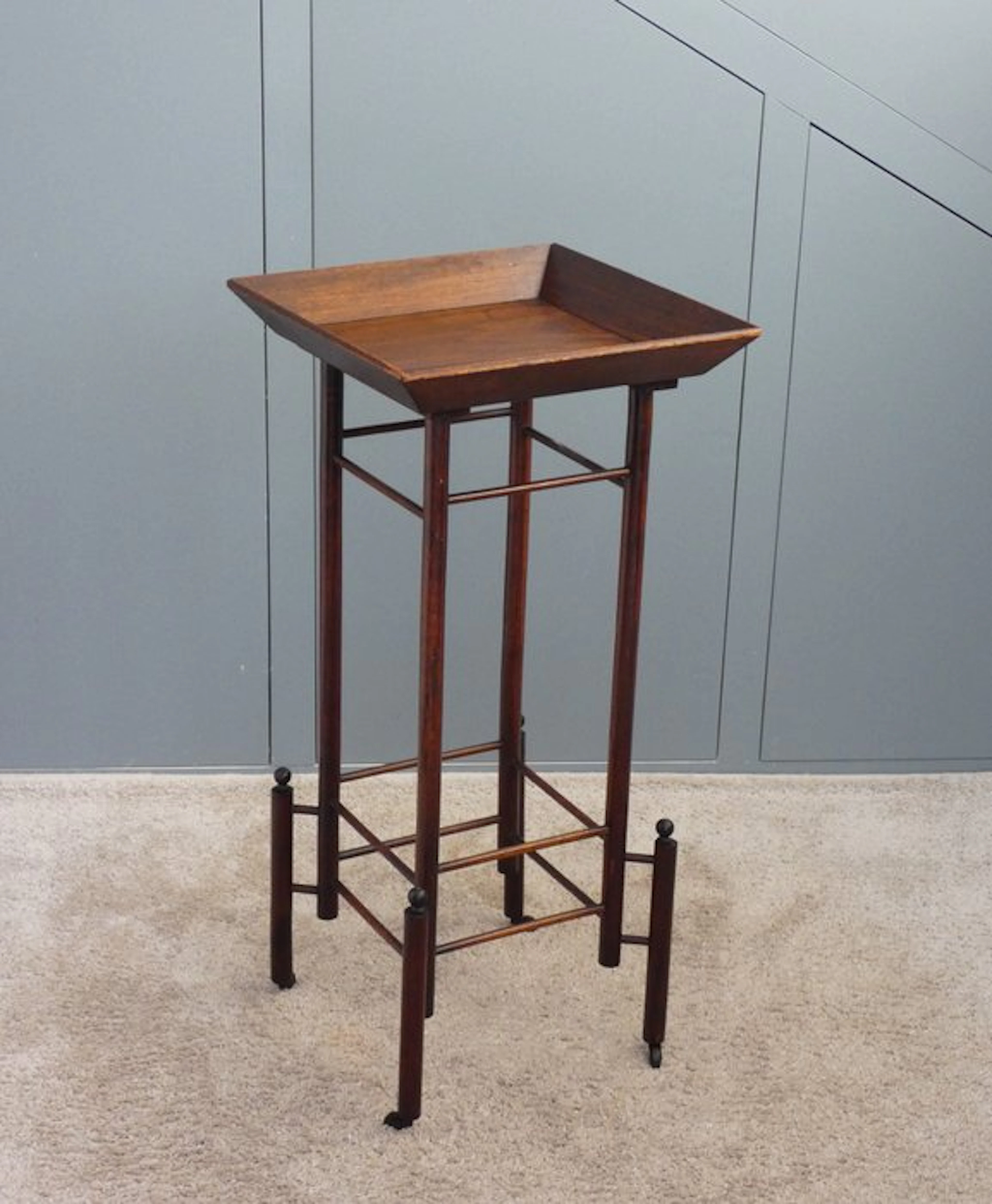 Side table - Plant table - Wood