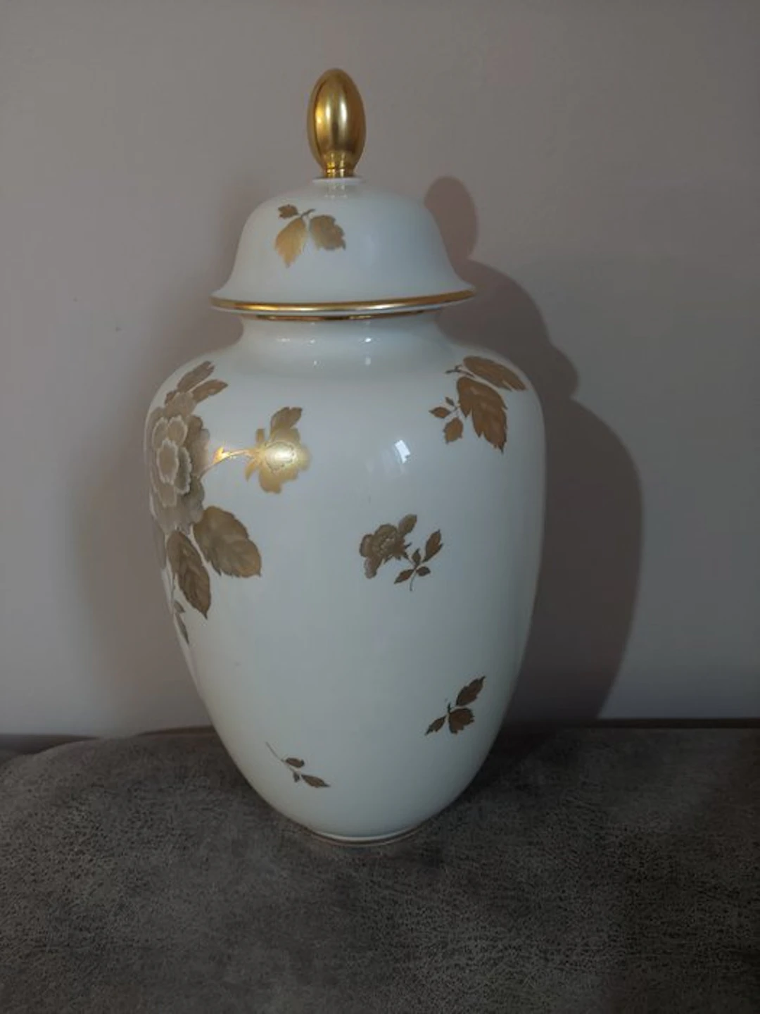 Hertel Jacob - Lidded vase (820) - 670 Lounge Chair...