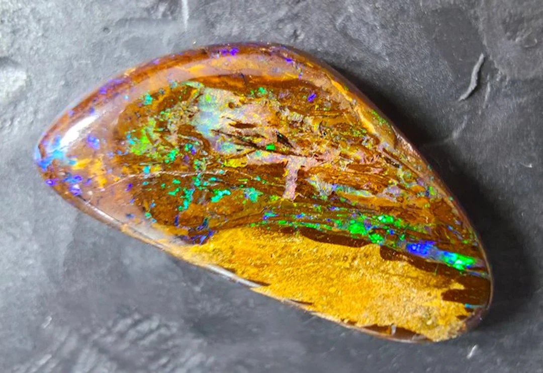 Opal Cabochon - Height: 18 mm - Width: 8.5 mm- 1.28 g - (1)