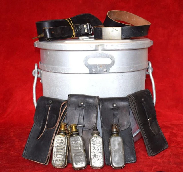 France - Lot of 16 pcs Infantry equipment from the 1960s - canteen