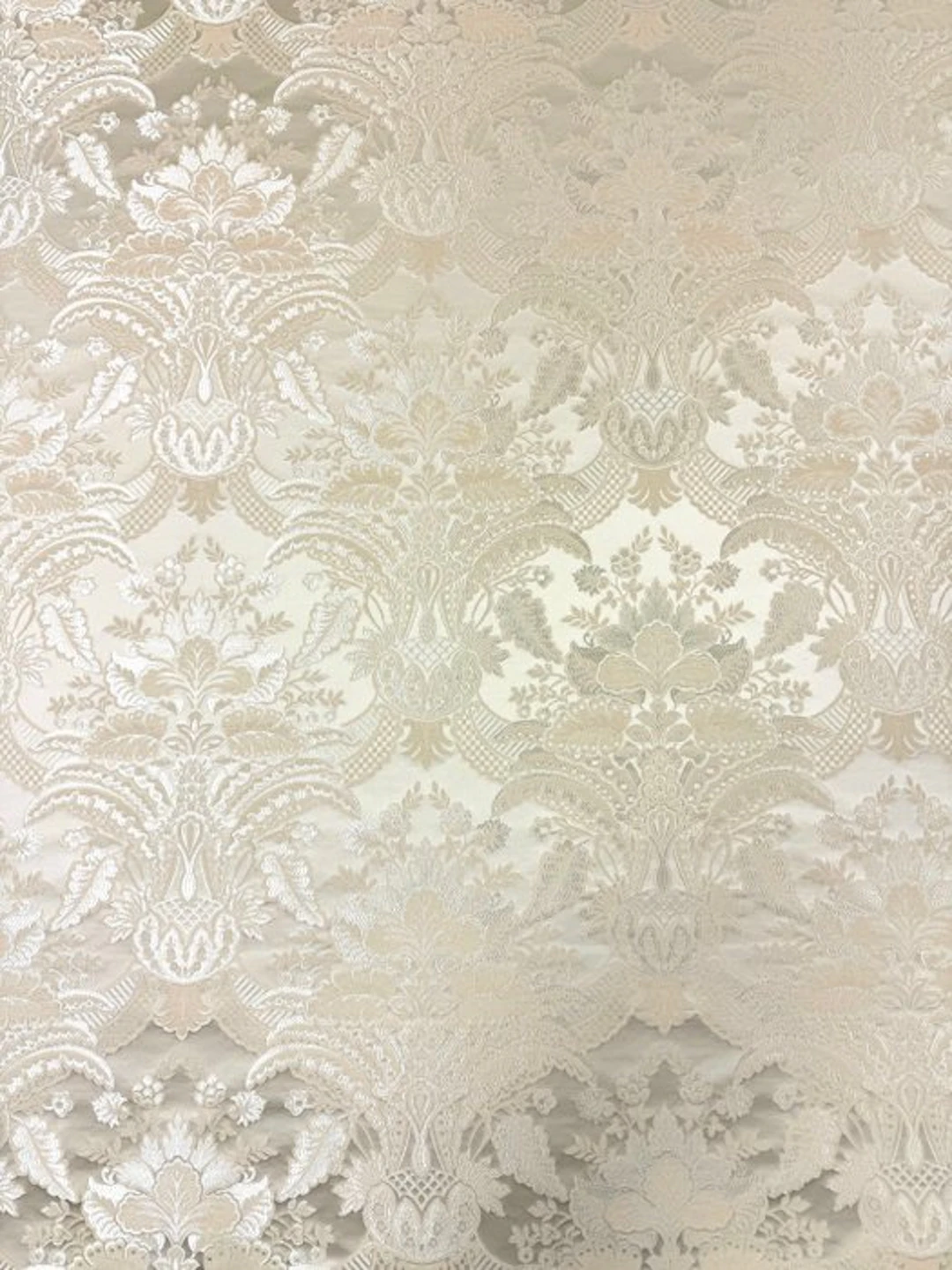 1767 ★Fine silk jacquard fabric