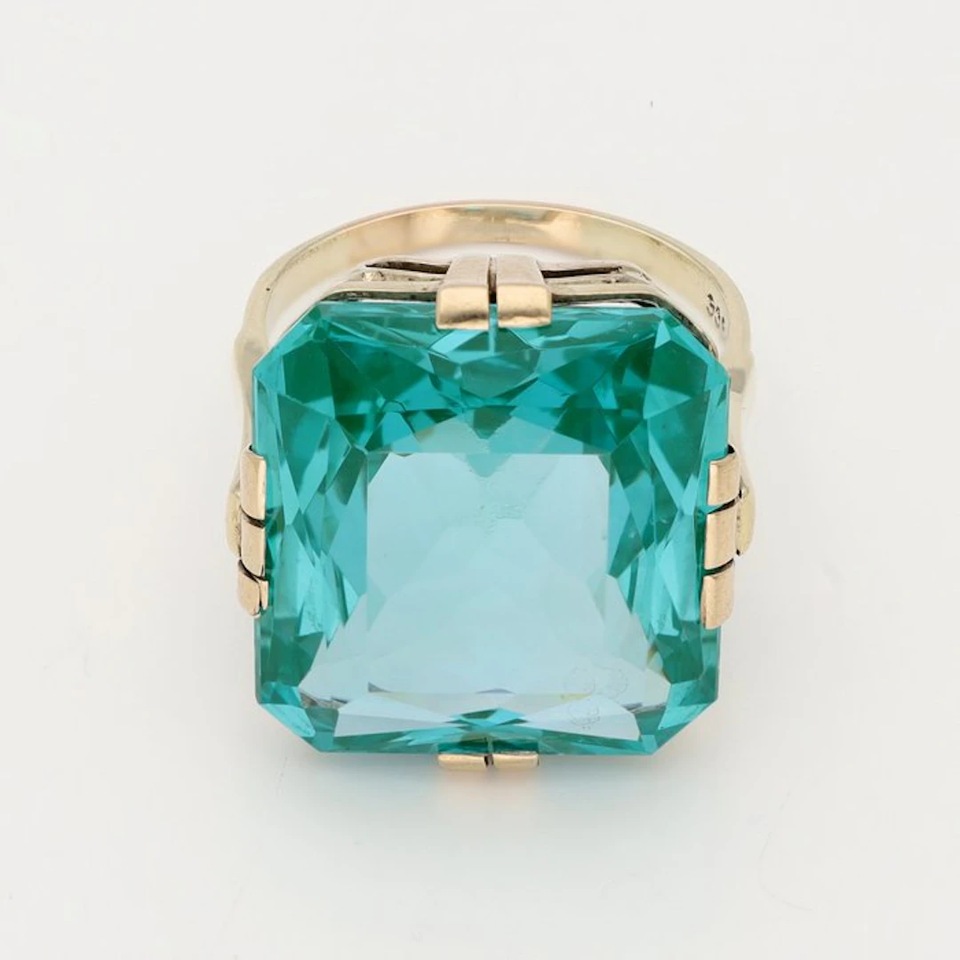 Ring - 8 kt. Yellow gold Spinel