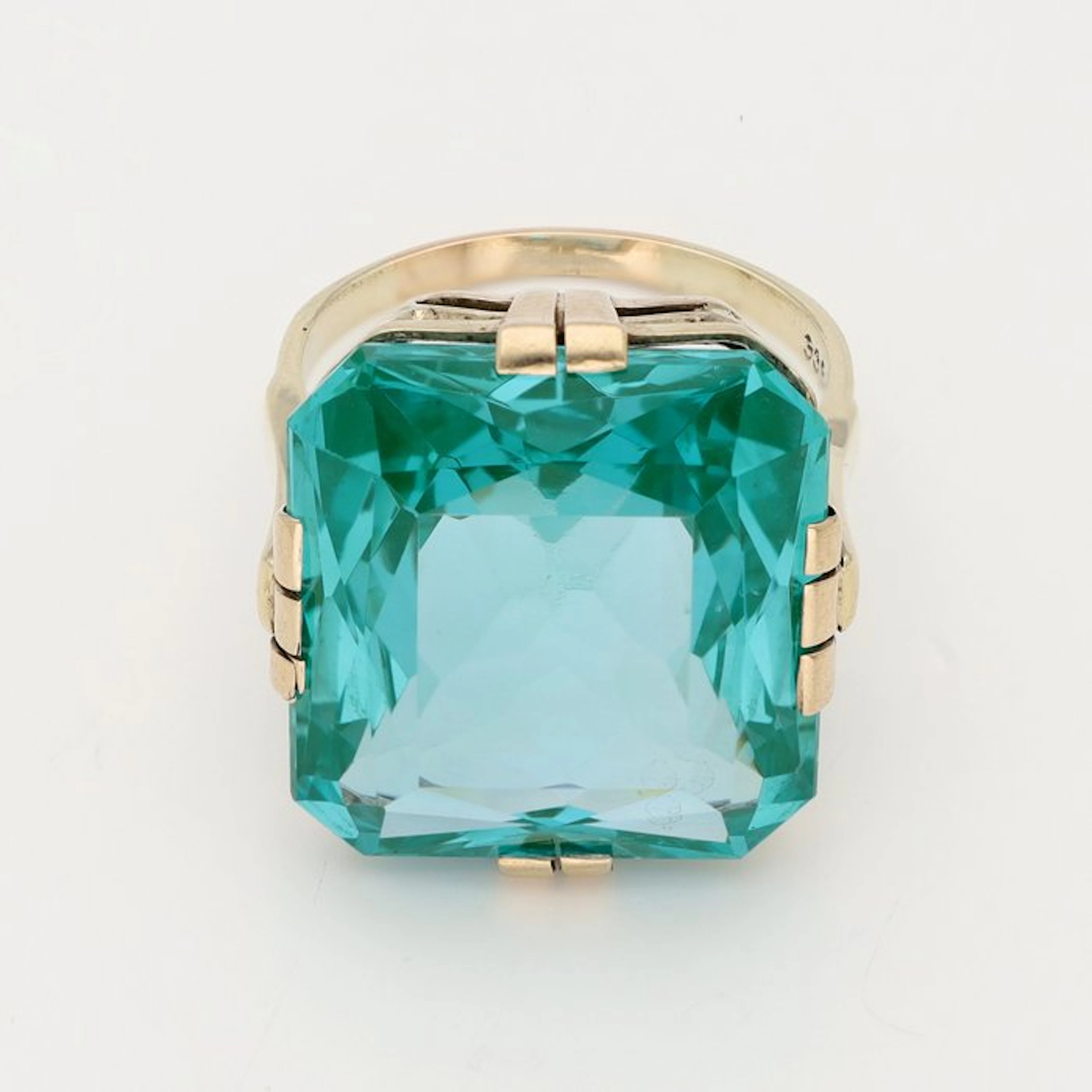 Ring - 8 kt. Yellow gold Spinel