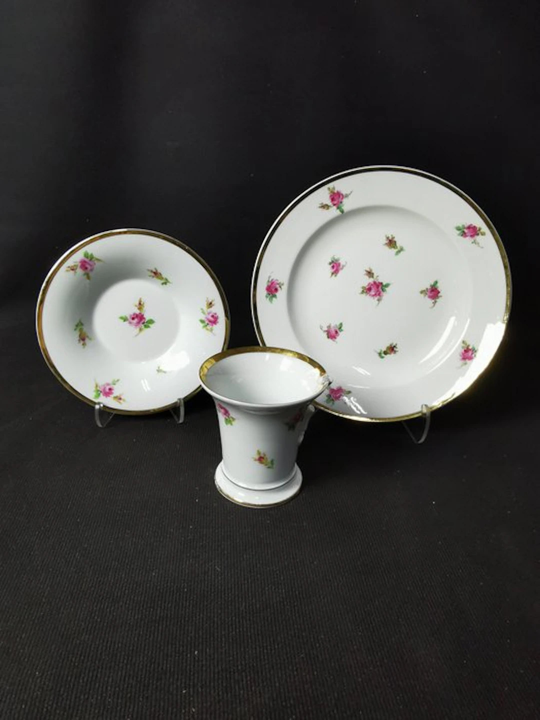 Meissen - Rosa rossa - Tazza da caffè con piattini...